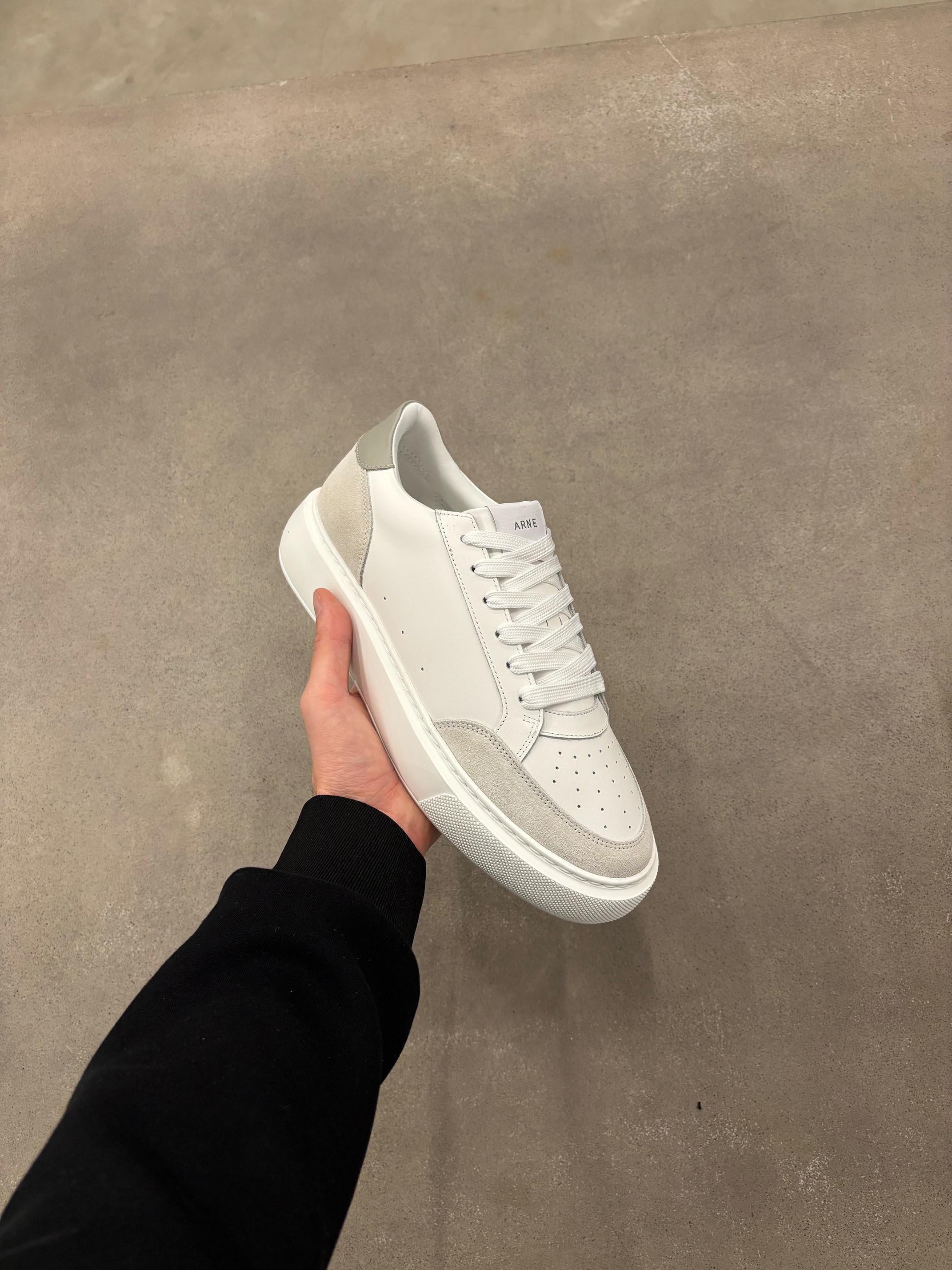 Court Trainer 2.0 in White Olive