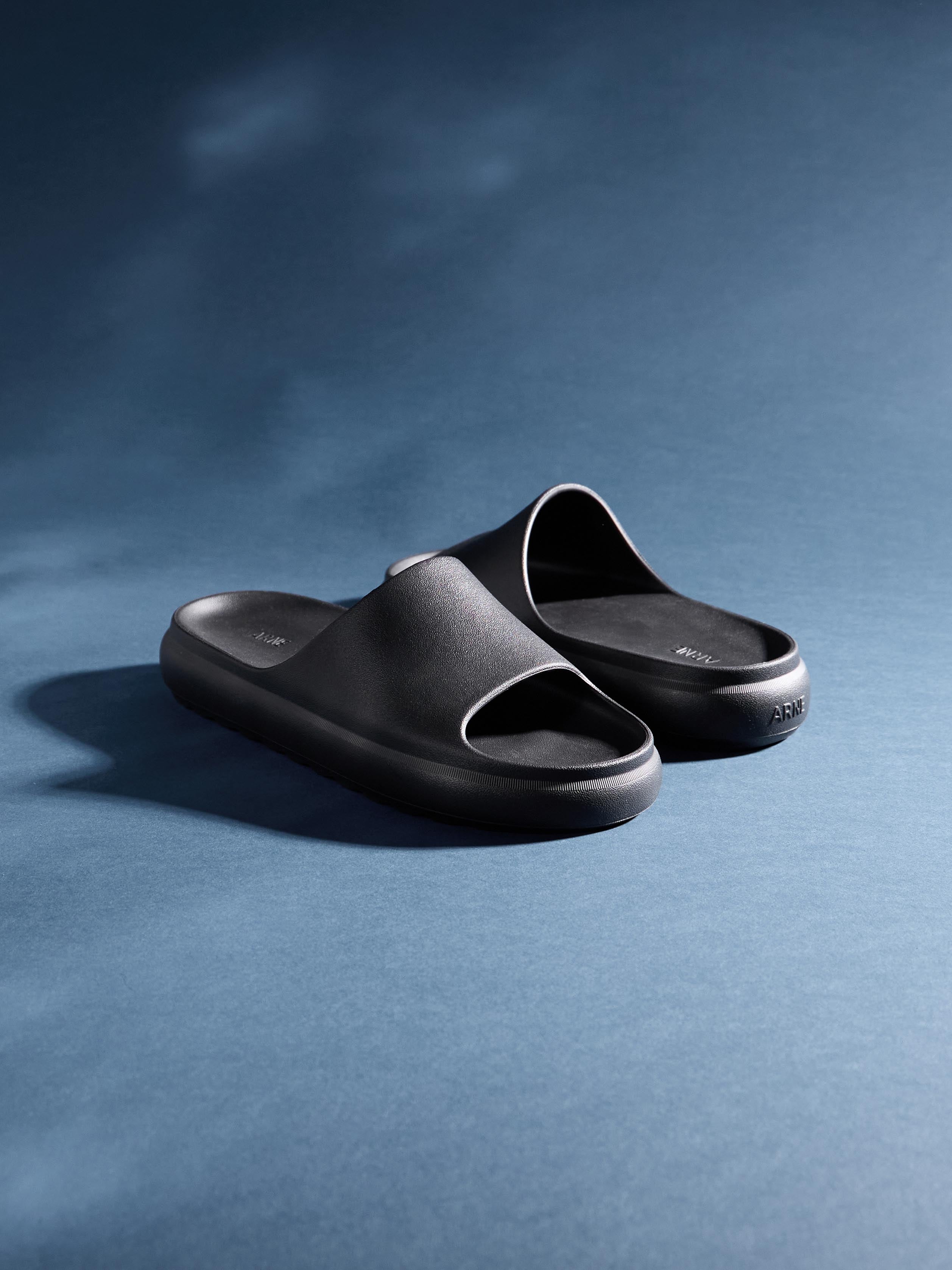 Everyday Slider in Black