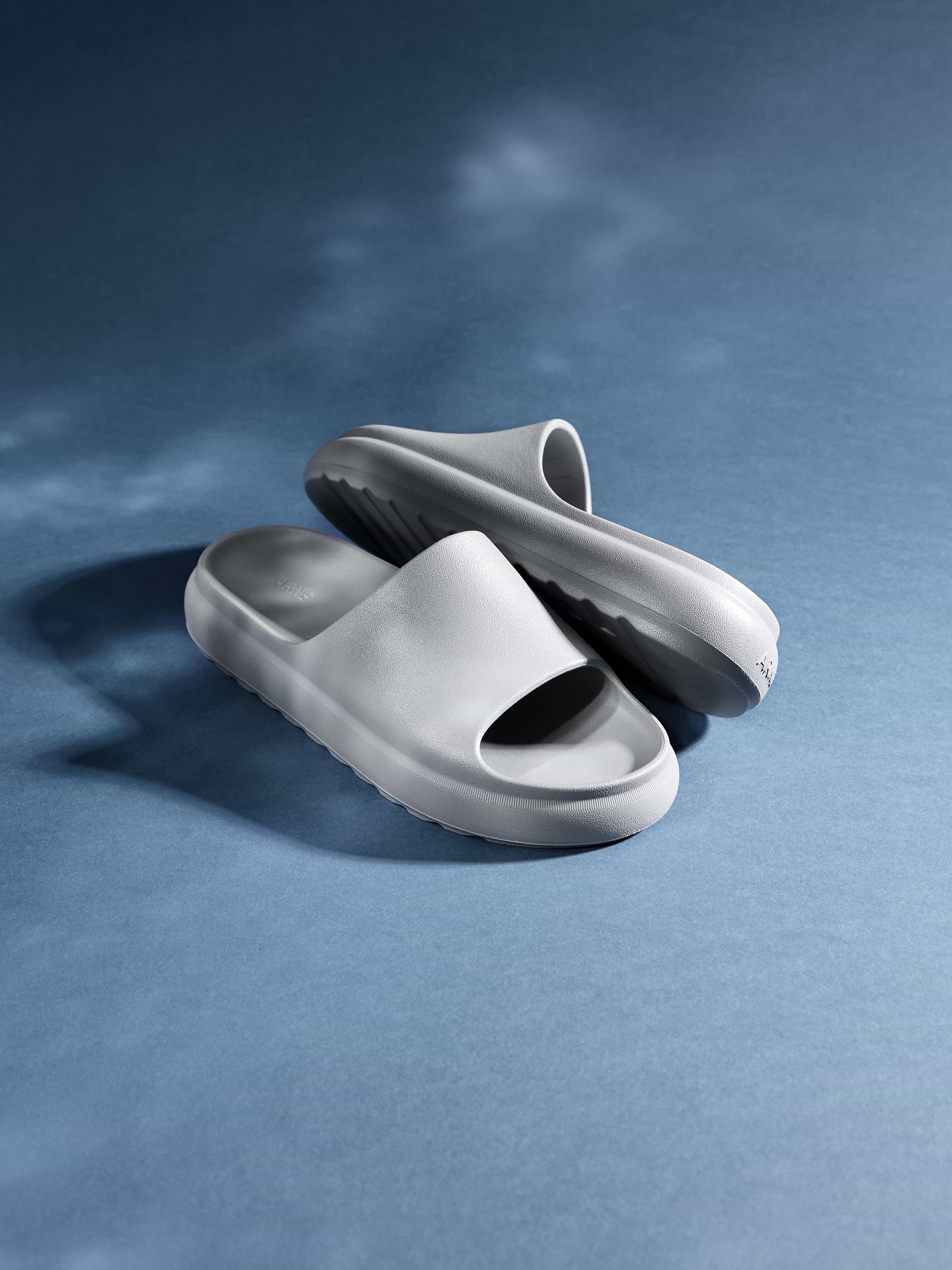 Everyday Slider in Grey