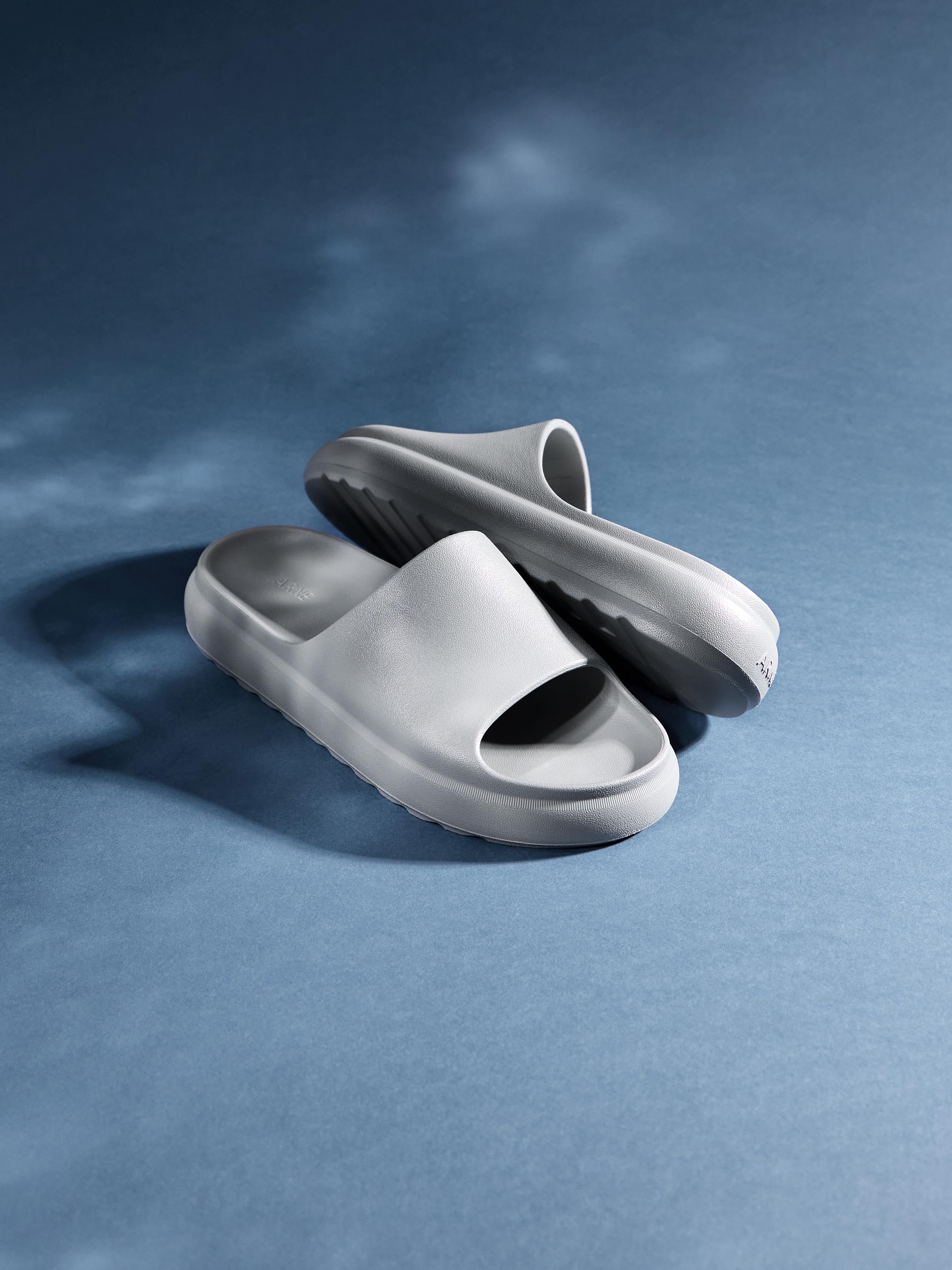 Everyday Slider in Grey