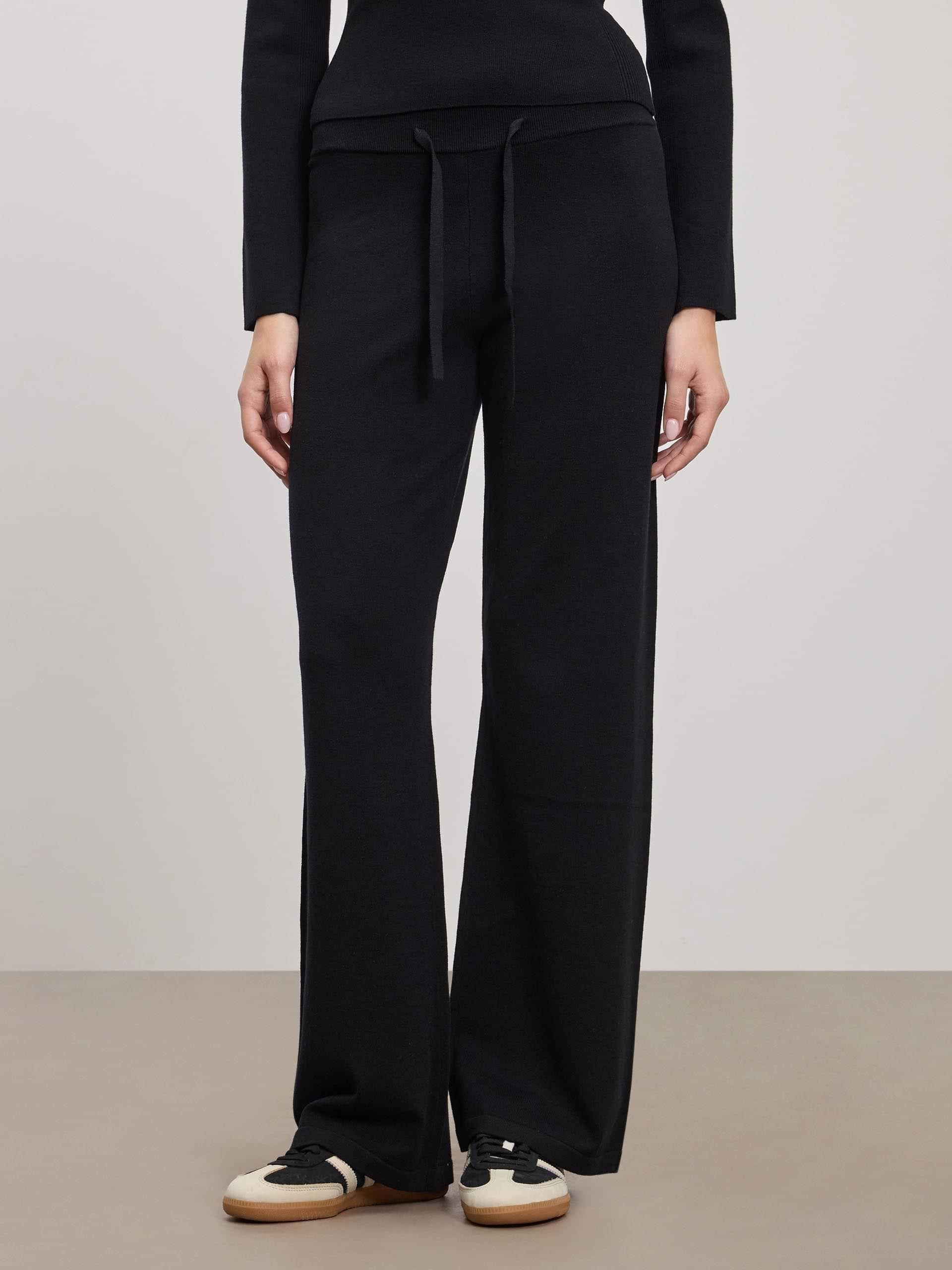 Womens Light Knit Straight Leg Jogger in Black
