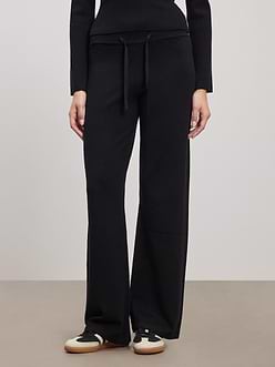 Womens Light Knit Straight Leg Jogger in Black