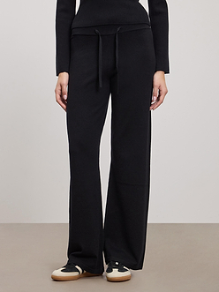 Womens Light Knit Straight Leg Jogger in Black