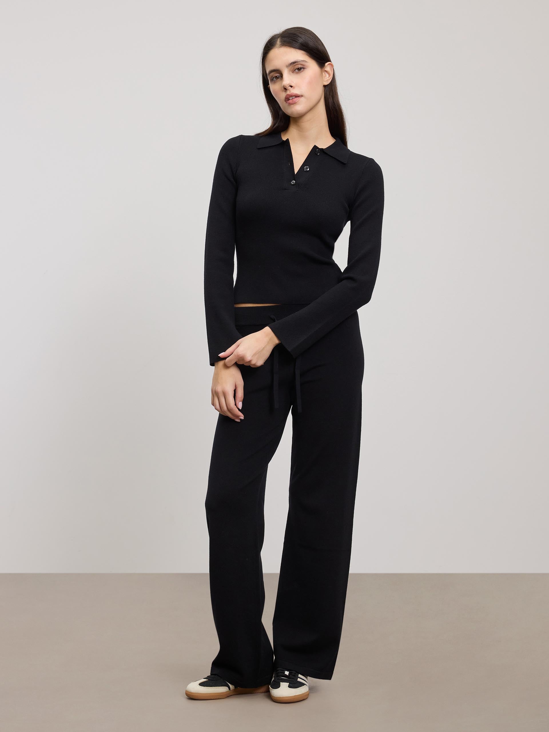 Womens Light Knit Straight Leg Jogger in Black