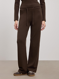 Womens Light Knit Straight Leg Jogger in Brown