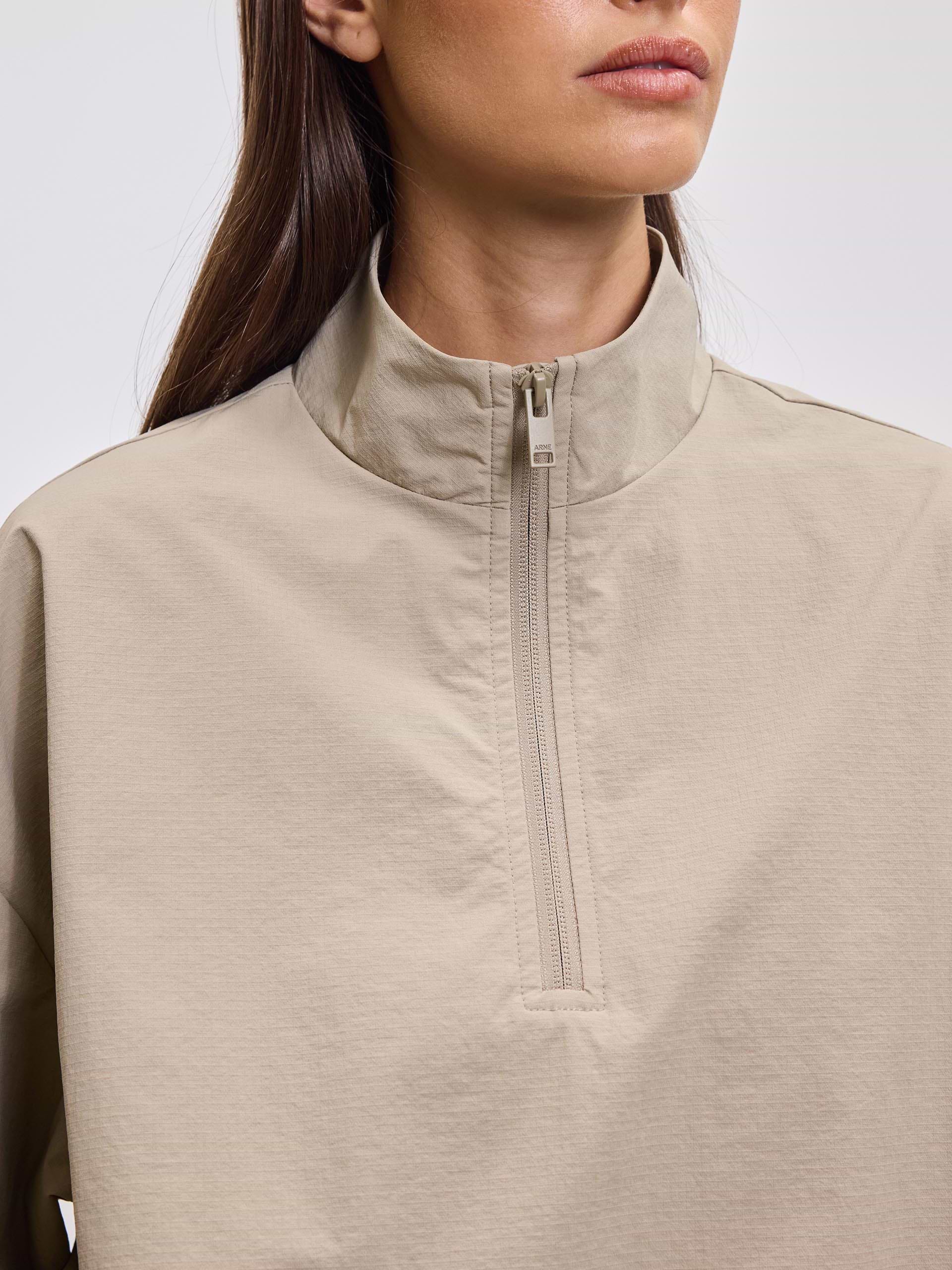 Womens Nylon 1/4 Zip in Stone