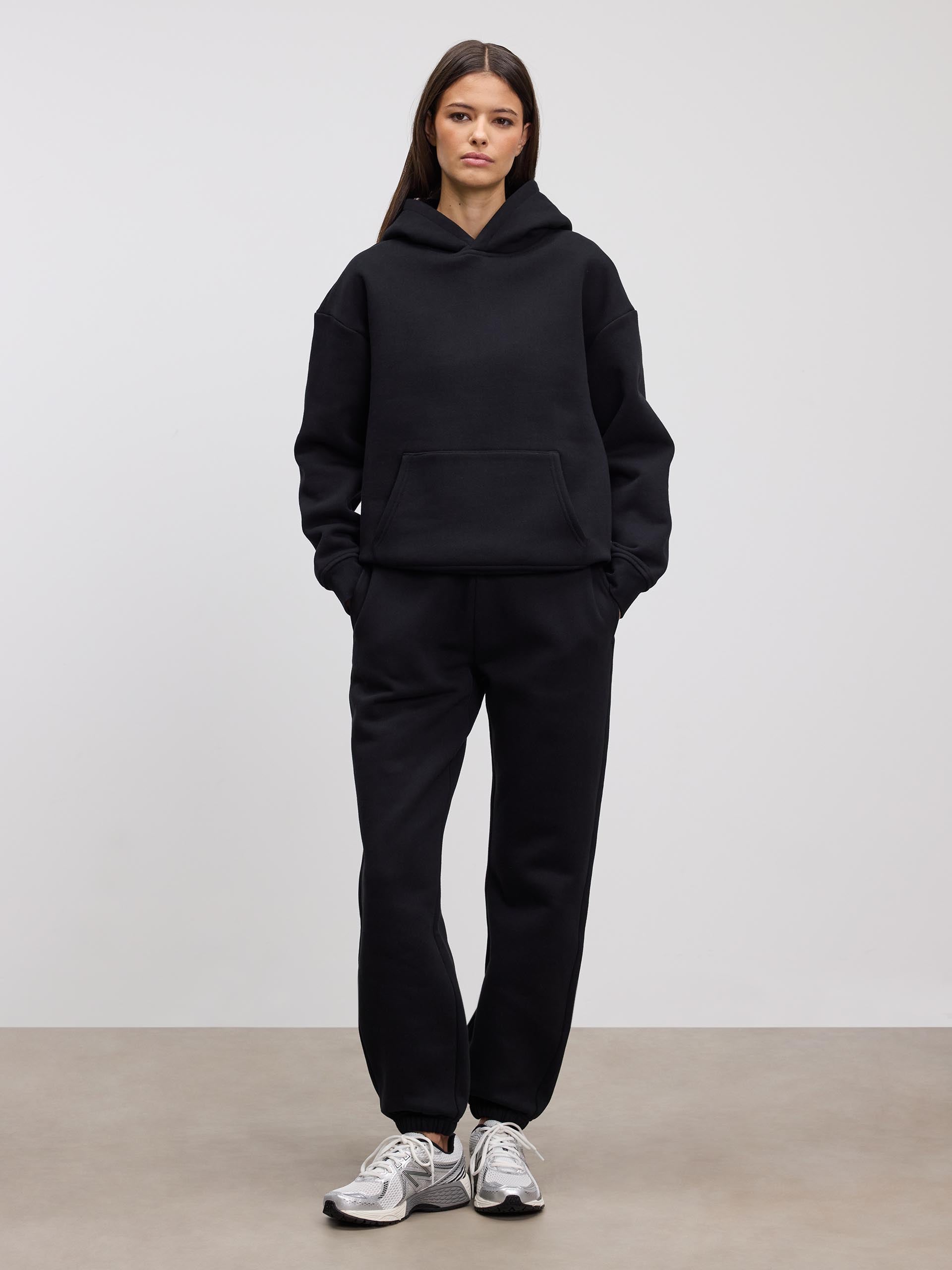 Womens Relaxed Cuffed Jogger in Black