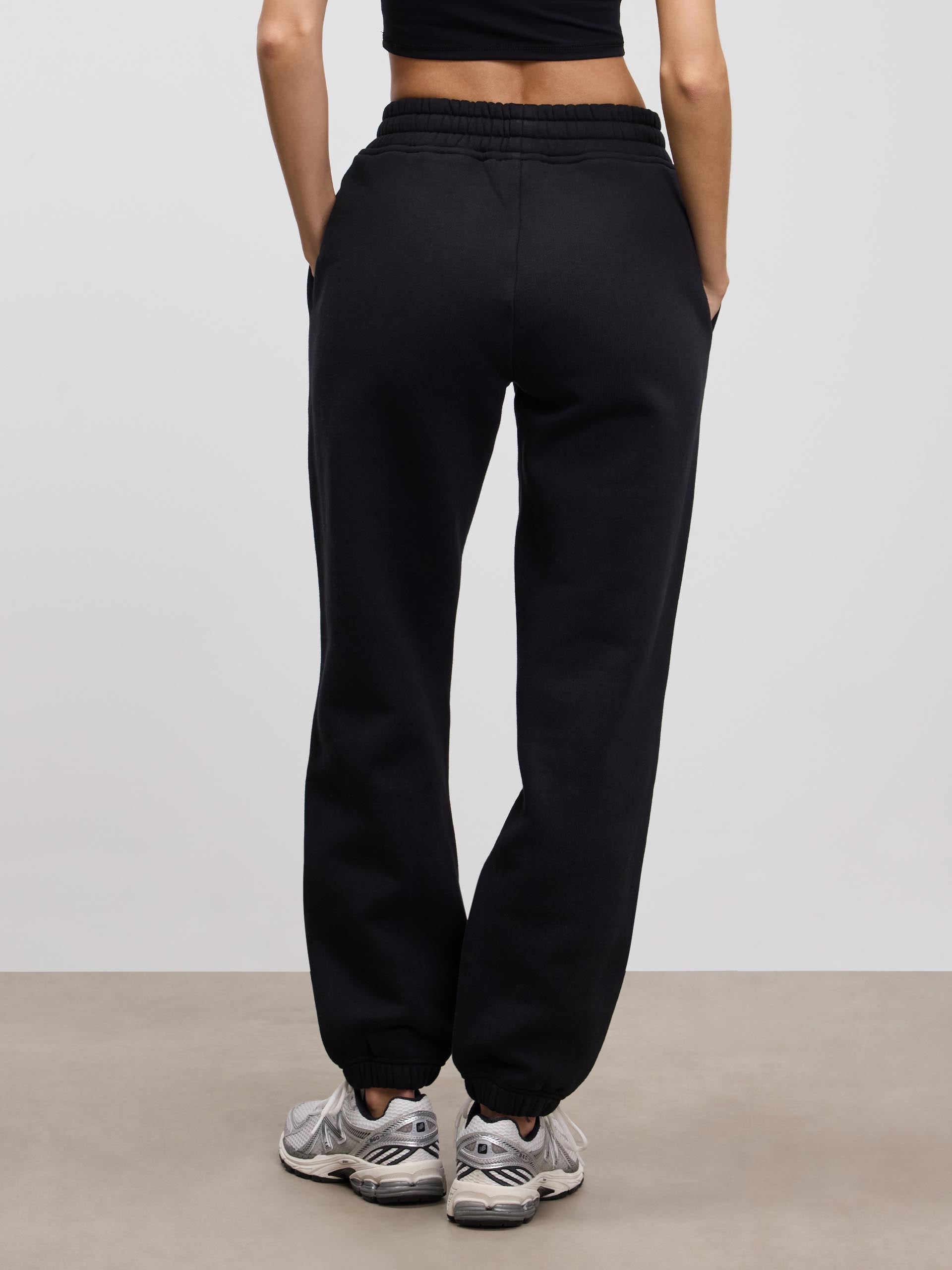 Womens Relaxed Cuffed Jogger in Black