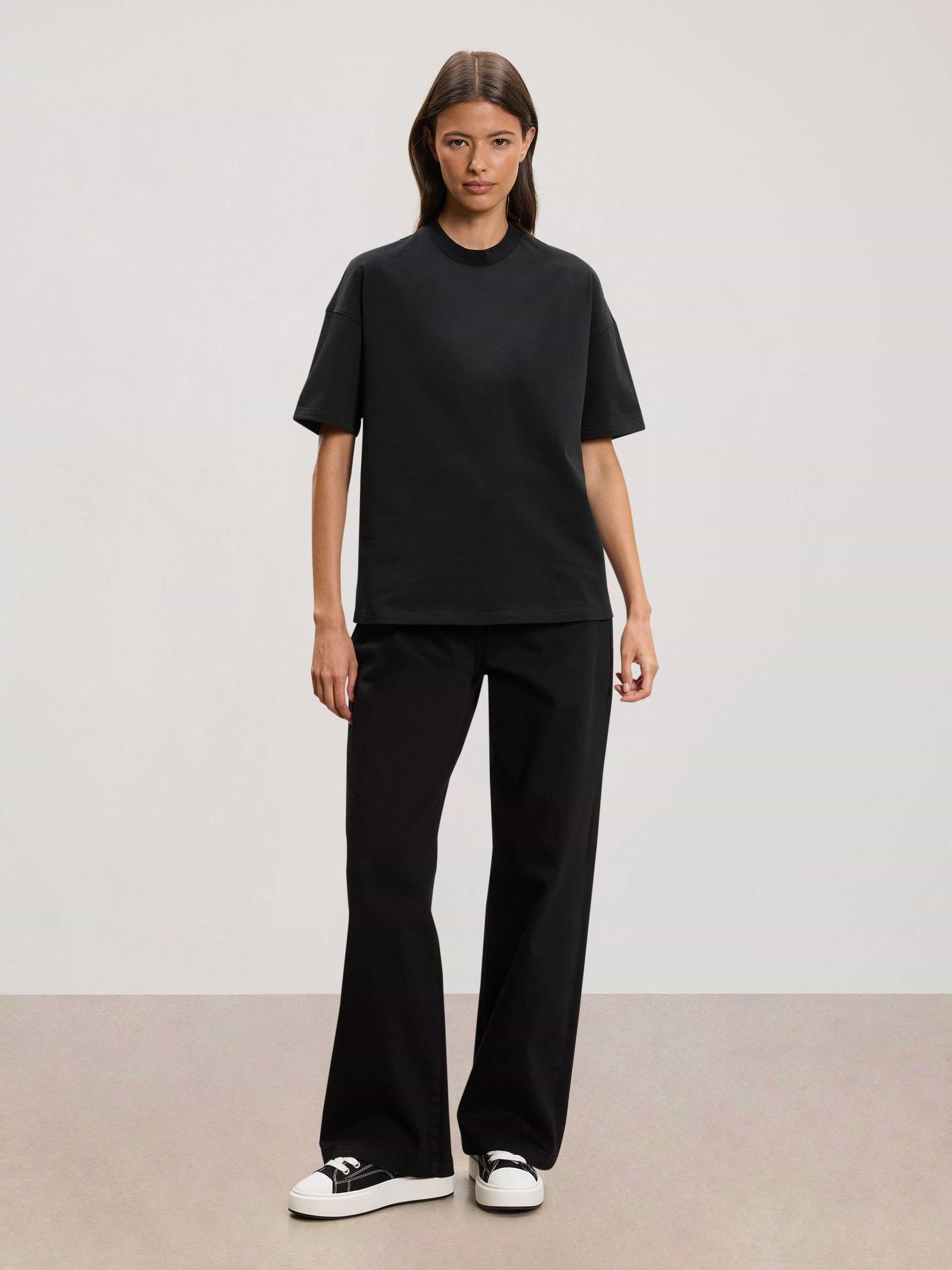 Womens Relaxed Fit Denim Jeans in Black