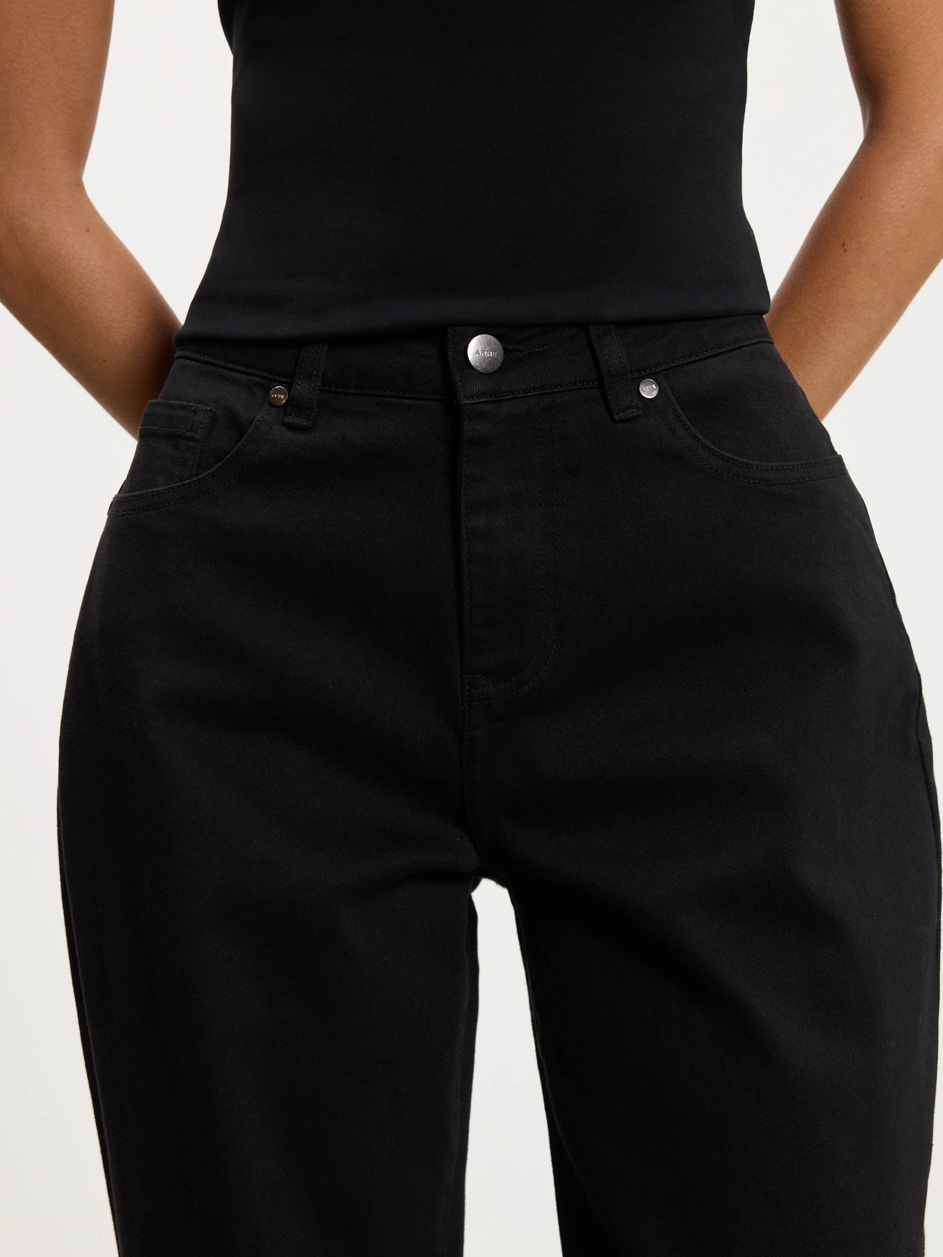 Womens Relaxed Fit Denim Jeans in Black