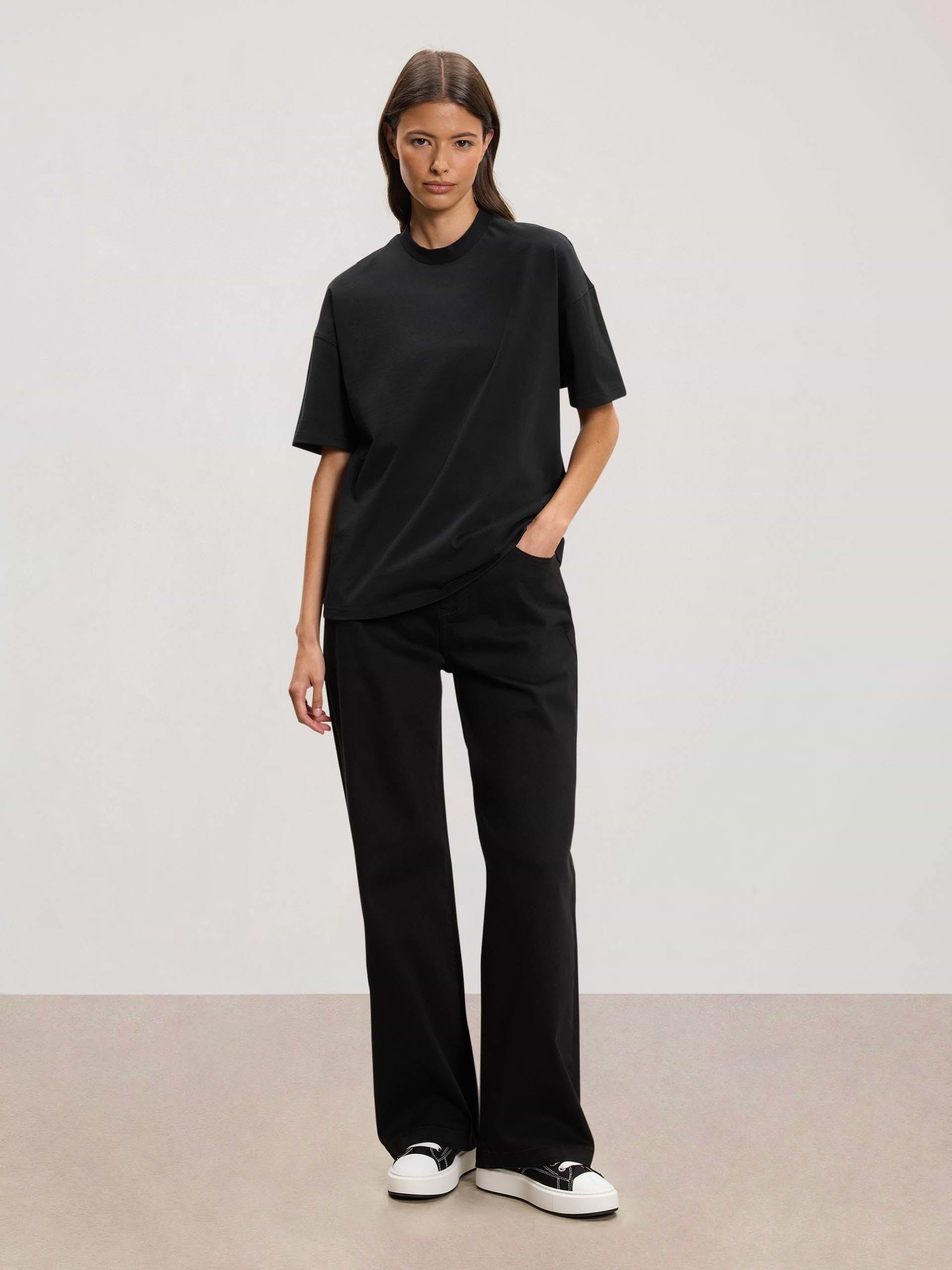 Womens Relaxed Fit Denim Jeans in Black