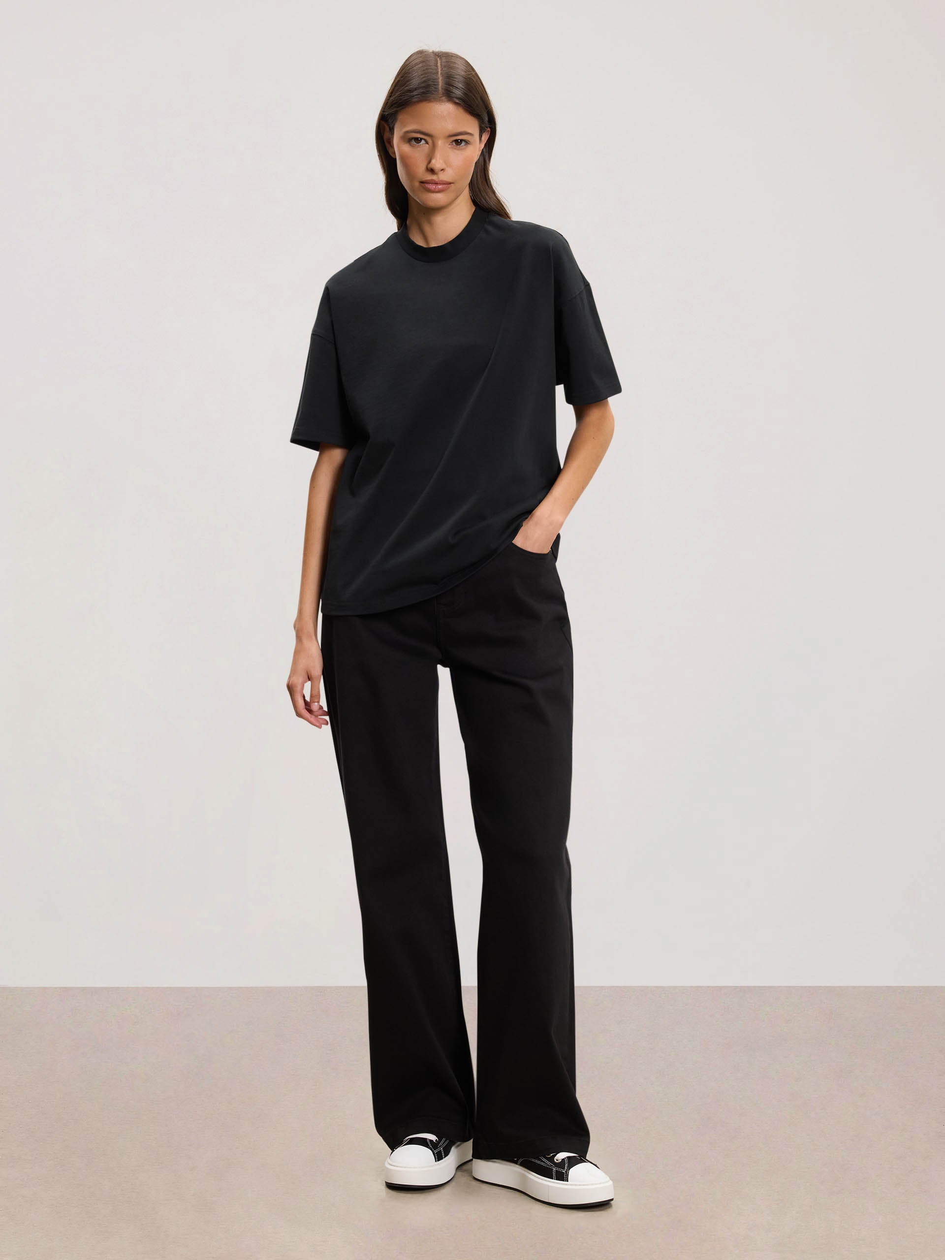 Womens Relaxed Fit Denim Jeans in Black