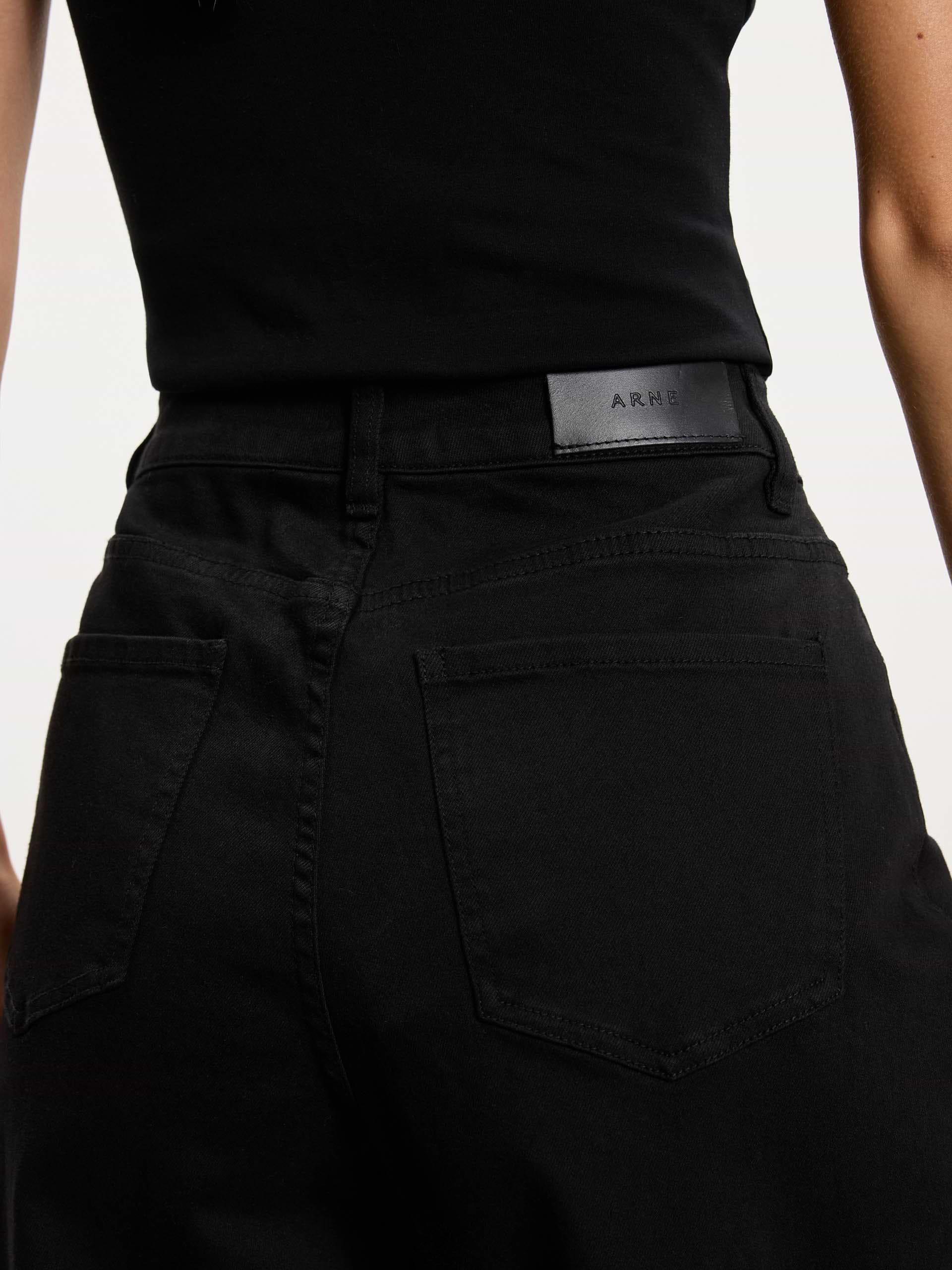 Womens Relaxed Fit Denim Jeans in Black