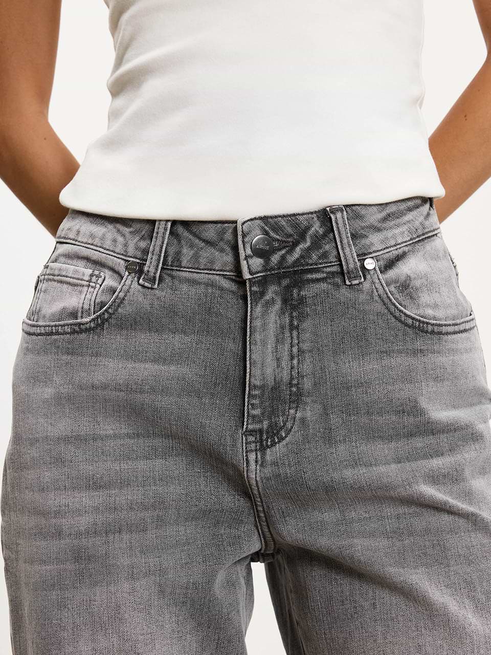 Womens Relaxed Fit Denim Jeans in Grey Wash