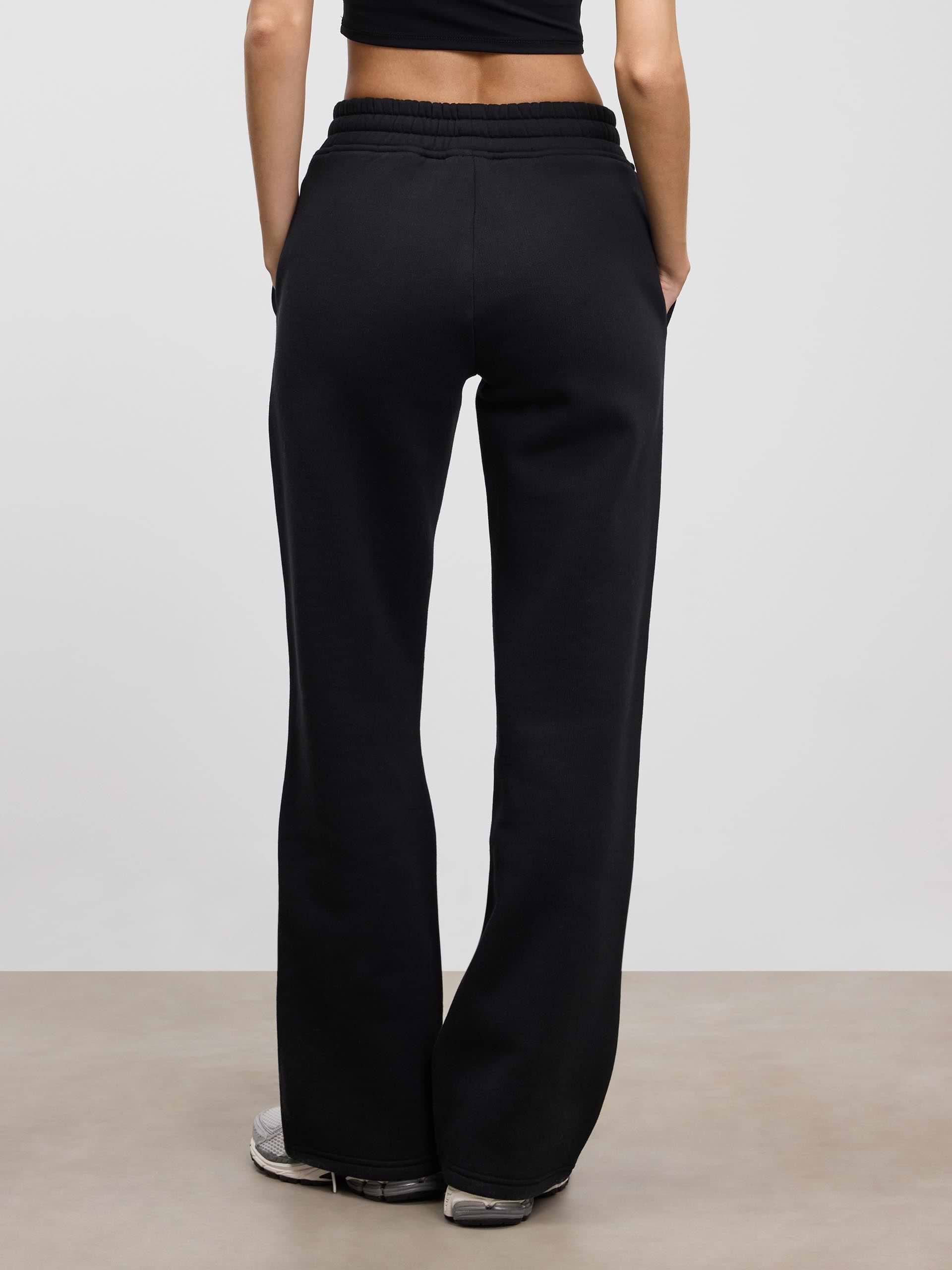 Womens Relaxed Straight Leg Jogger in Black