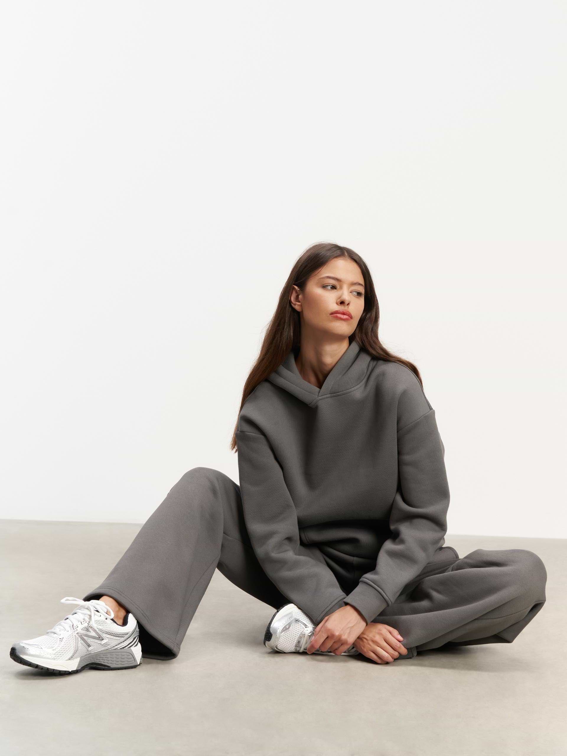 Womens Relaxed Straight Leg Jogger in Grey