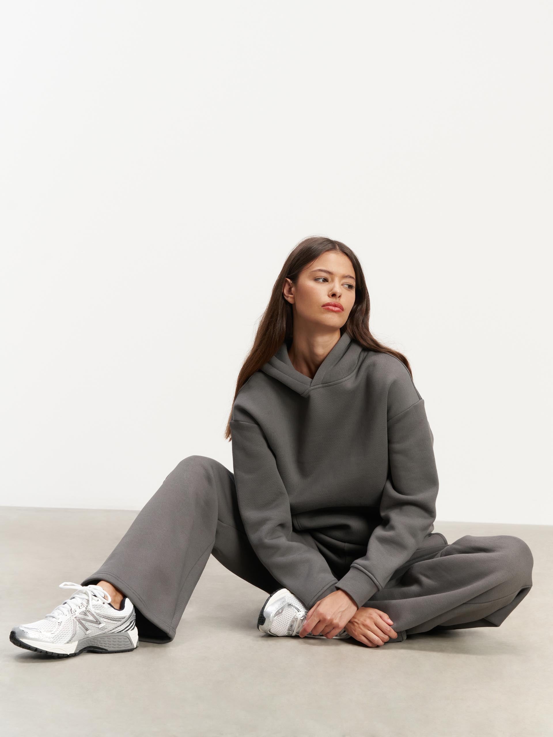 Womens Relaxed Straight Leg Jogger in Grey