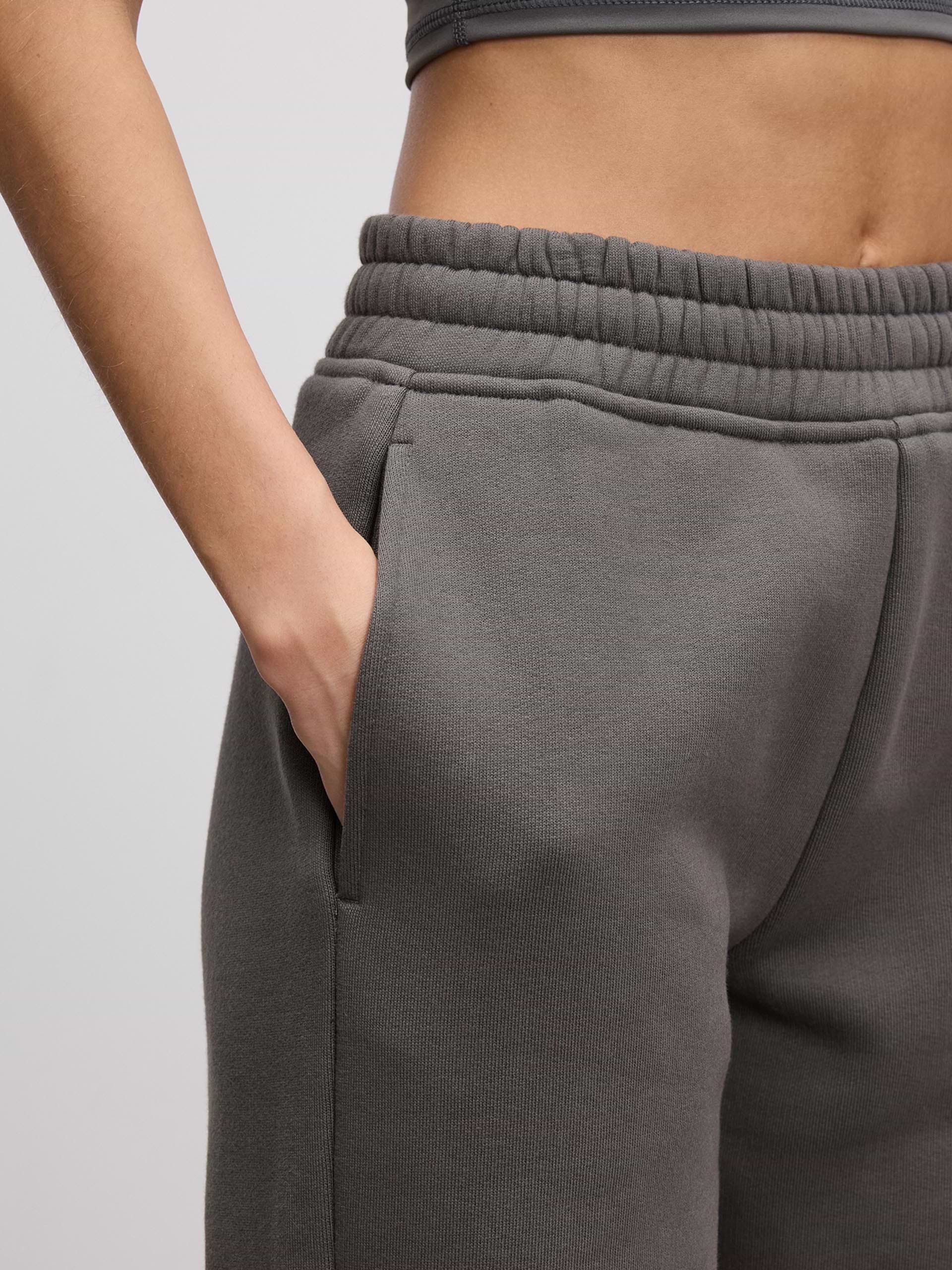 Womens Relaxed Straight Leg Jogger in Grey