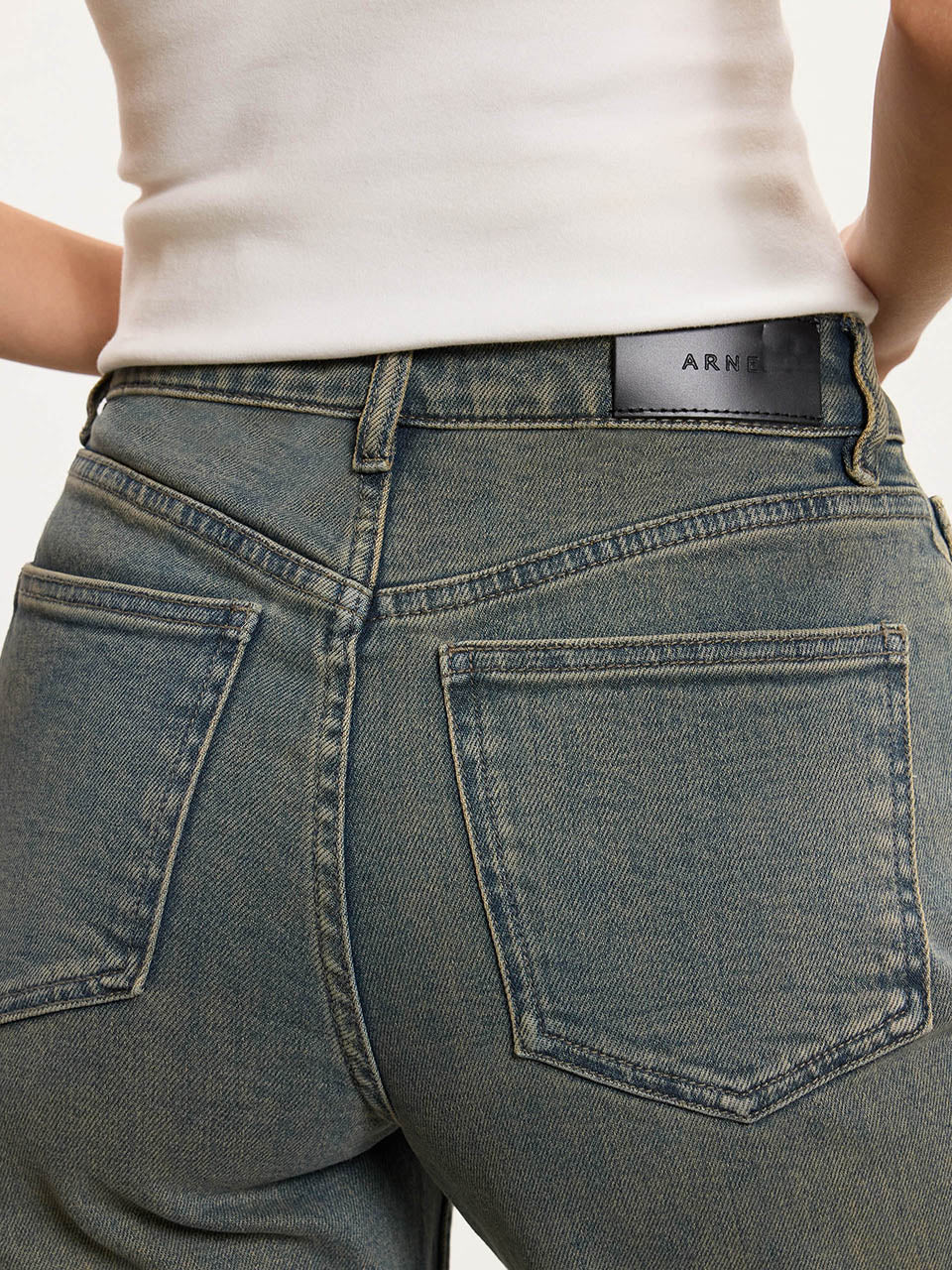 Womens Straight Leg Denim Jeans in Dark Sand
