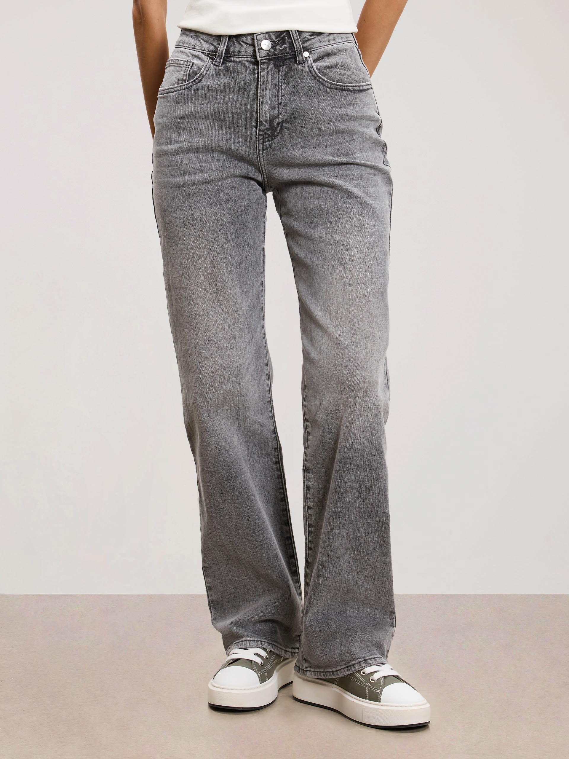 Womens Straight Leg Denim Jeans in Grey Wash