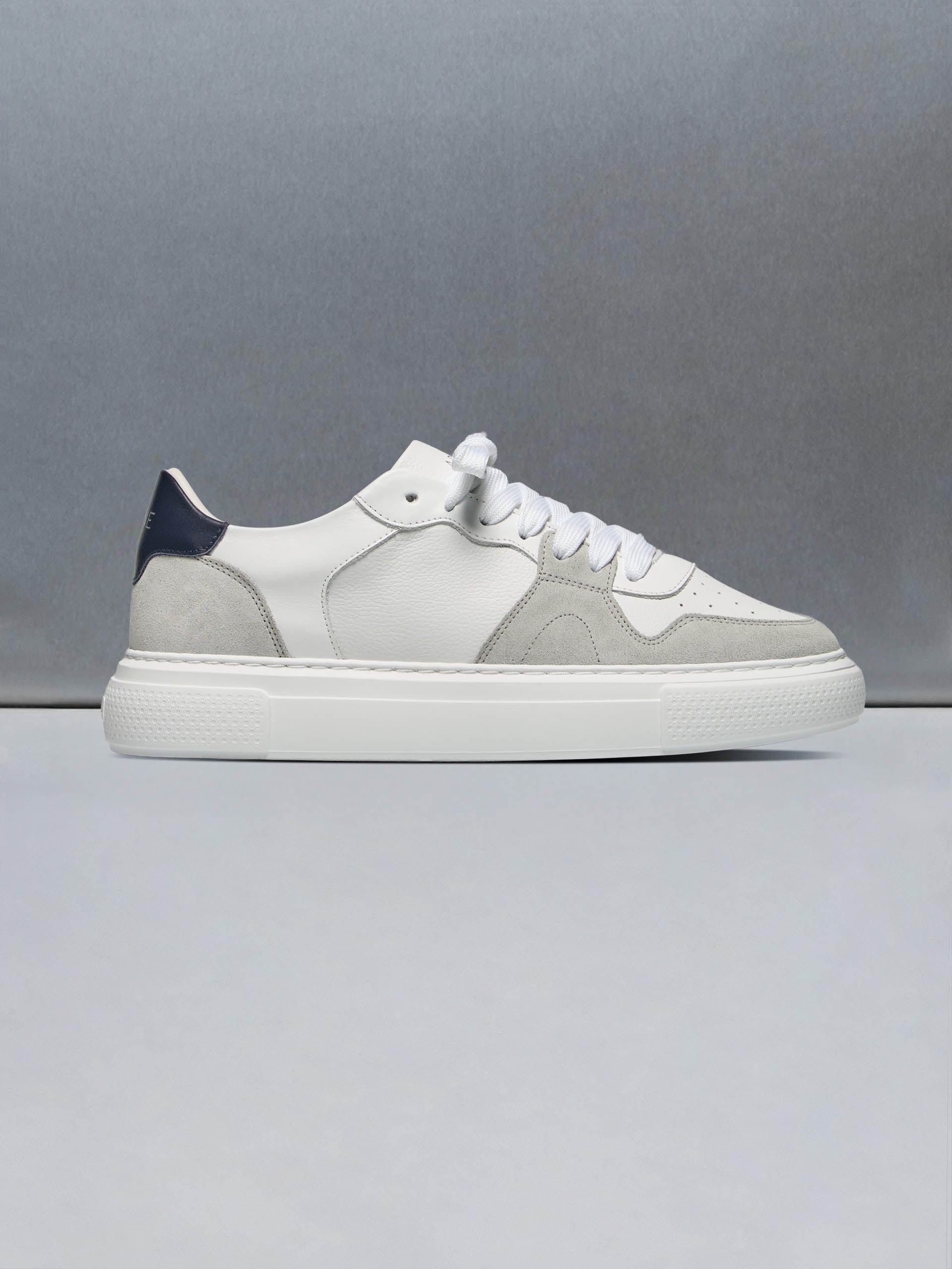 Court Trainer in White Grey