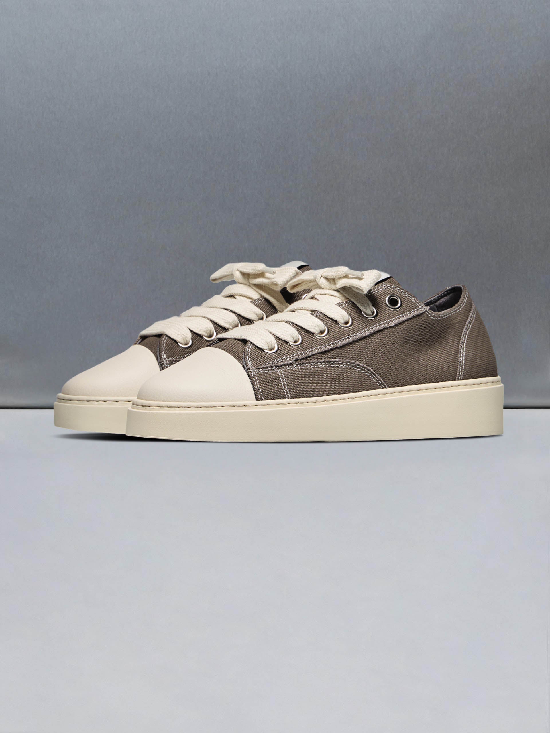 Mid Essential Homerun in Taupe