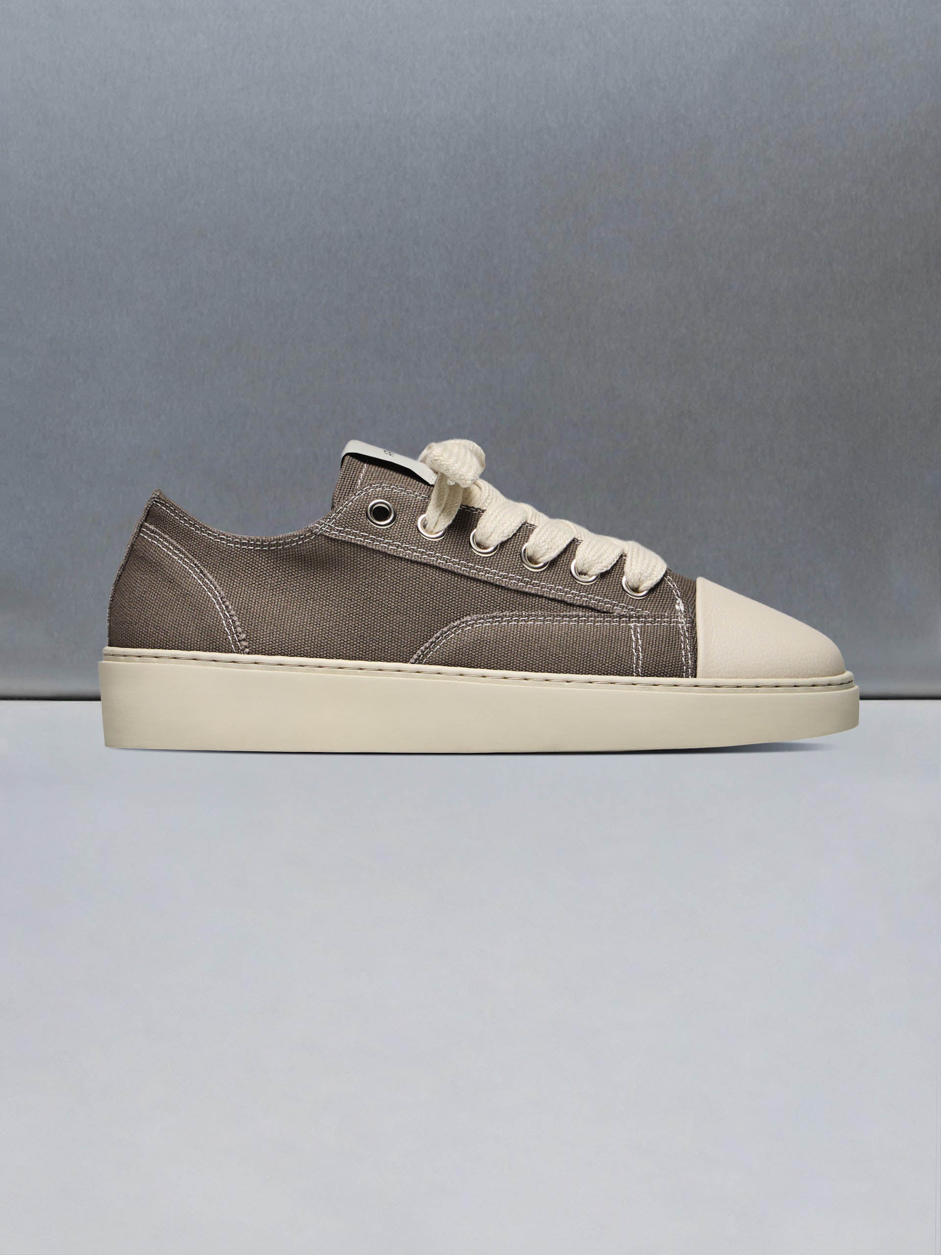 Mid Essential Homerun in Taupe