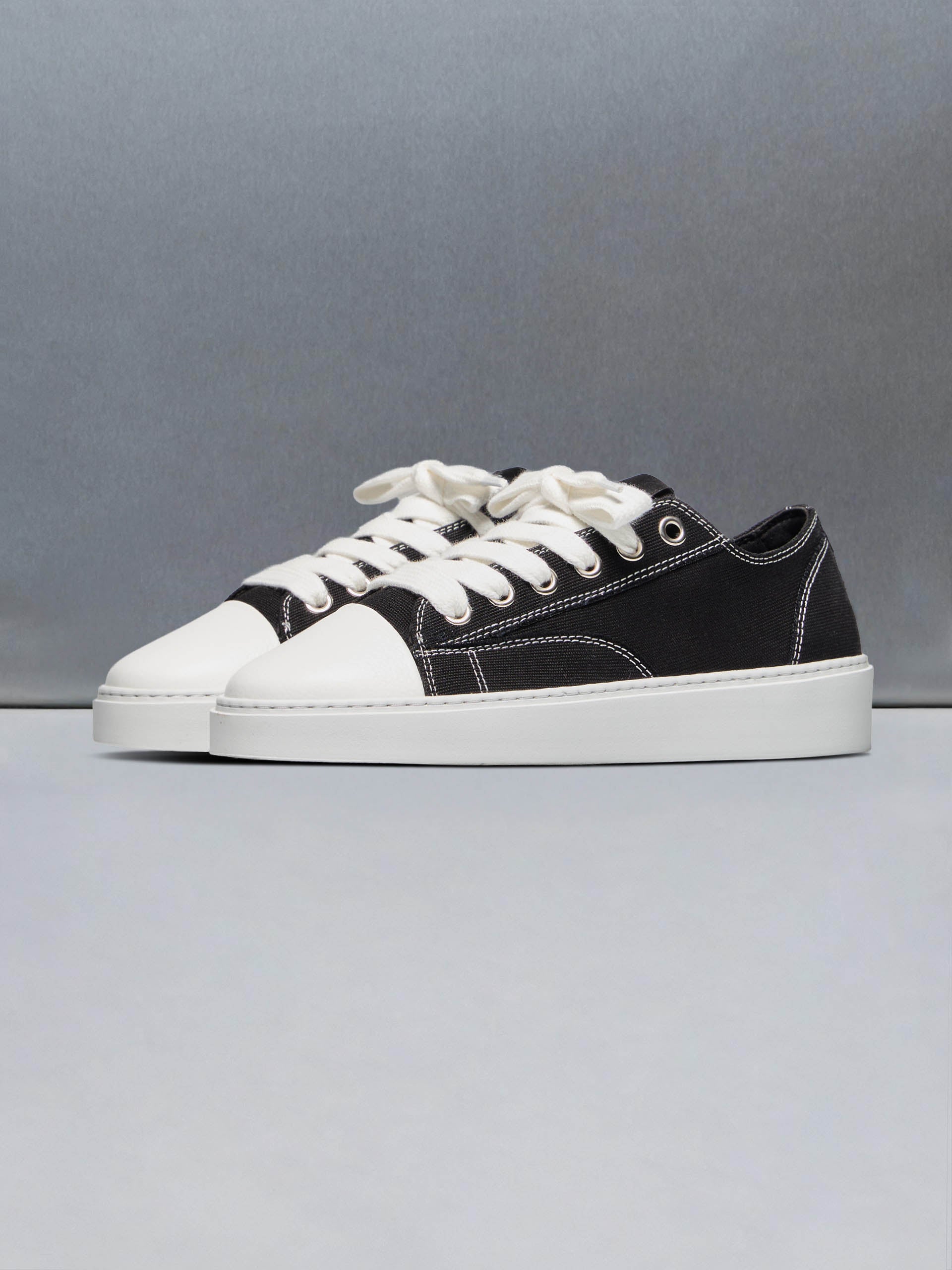 Mid Essential Homerun in Black White