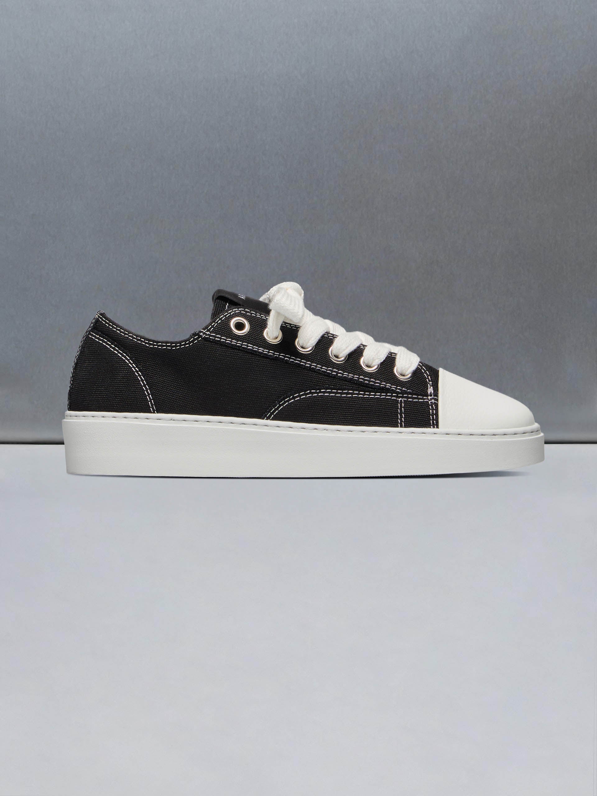 Mid Essential Homerun in Black White