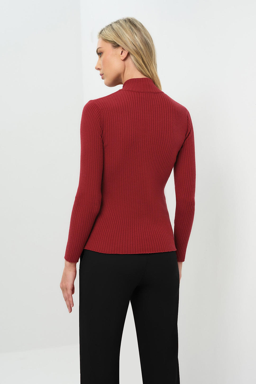 Charlize Sweater Top in Crimson – Anatomie