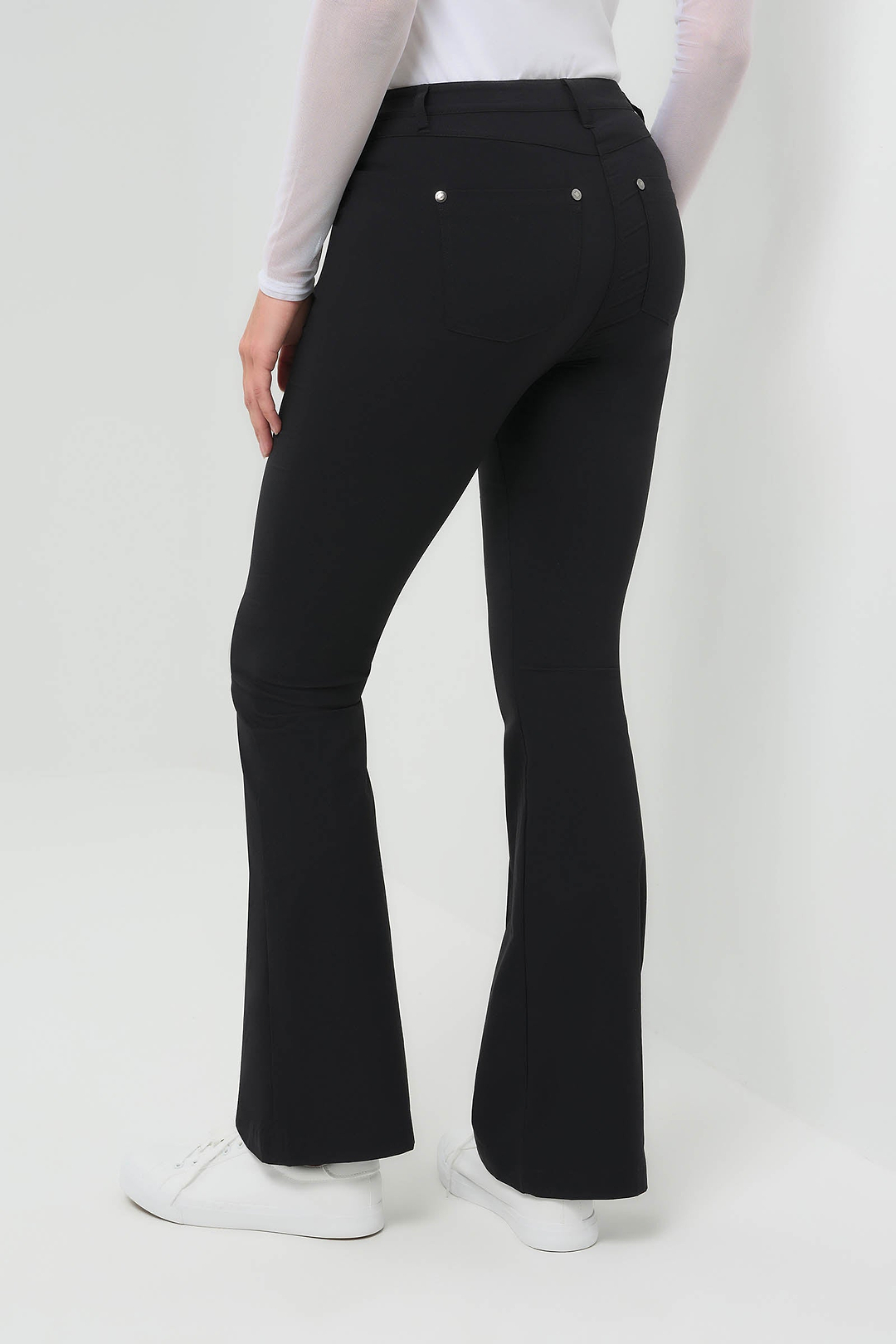 Look_36_Britt_Black_Kim_White_