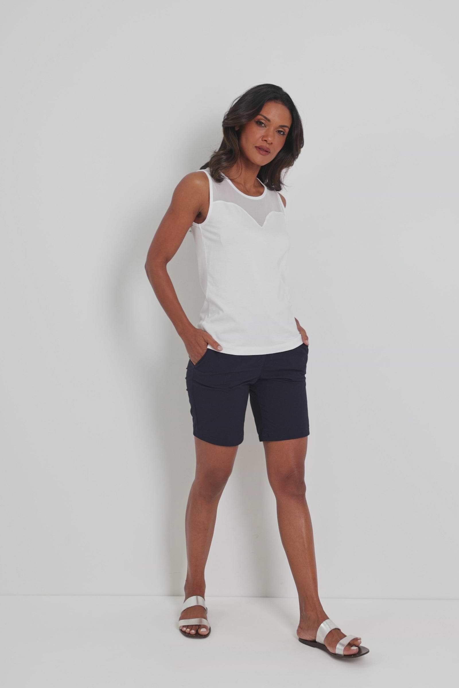 Video of a Breck Short in Navy.