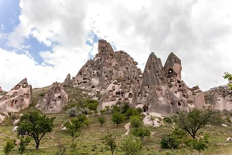 Mientras estés en Capadocia, puedes descubrir muchas cuevas antiguas como las que hizo Crystal.