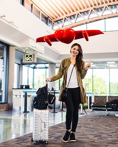 Mujeres que viajan solas con leggings Aida y chaqueta bomber Parker
