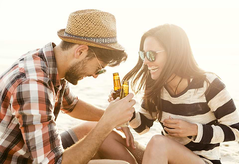 Las relaciones felices se prestan atención el uno al otro