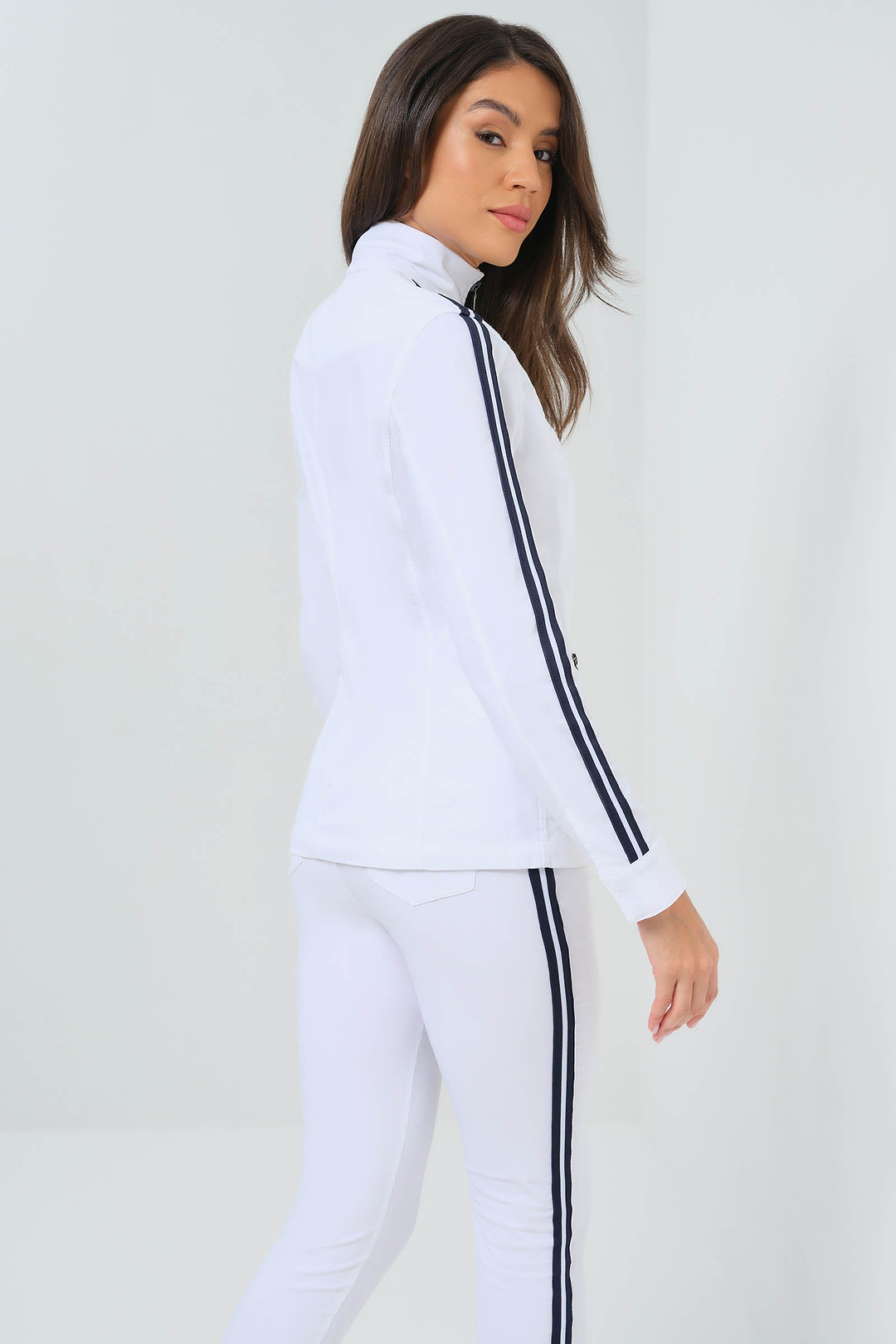 Chaqueta con cremallera y raya en contraste de Justine Saira