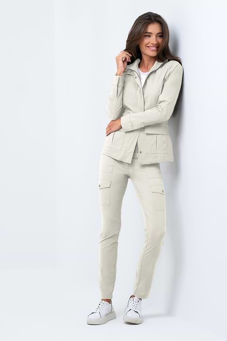 Pantalón cargo ajustado Kate en color piedra
