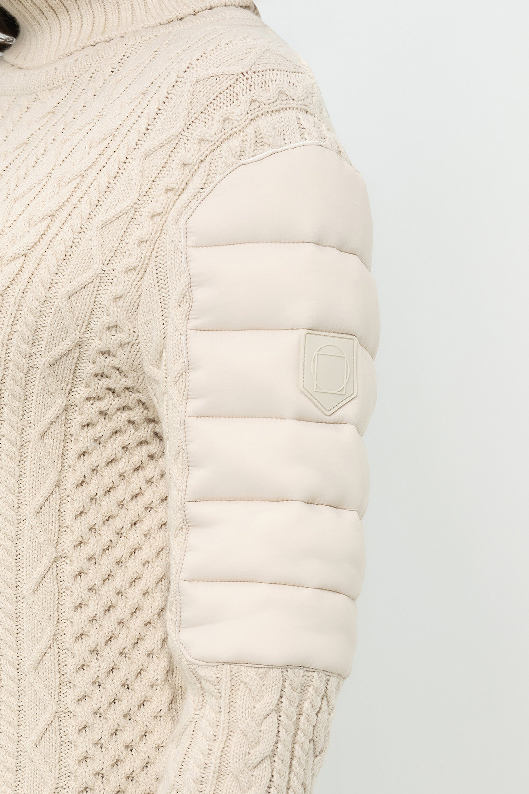 Pull Eloisa en maille torsadée et nylon rembourré