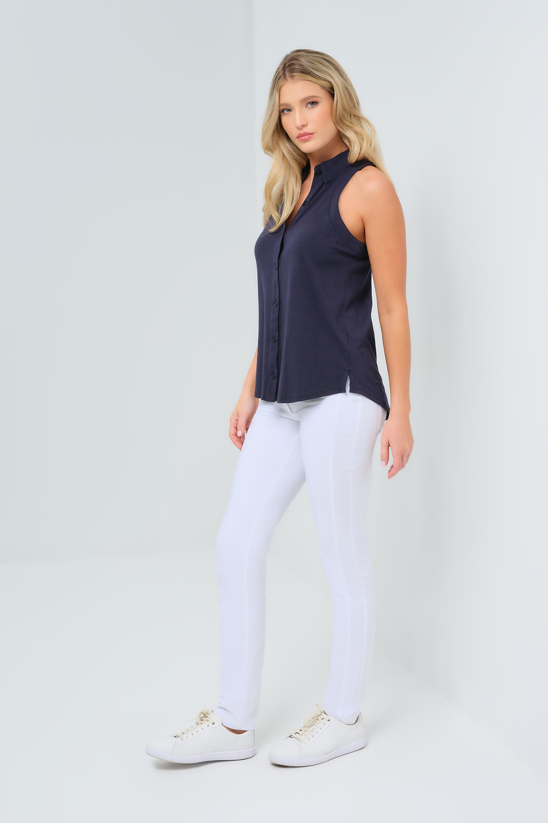 Blusa sin mangas con botones Elise