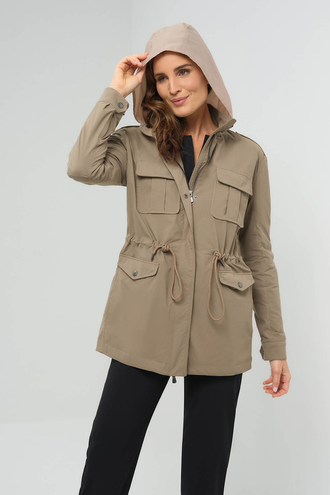 Chaqueta ligera utilitaria con capucha Courtney
