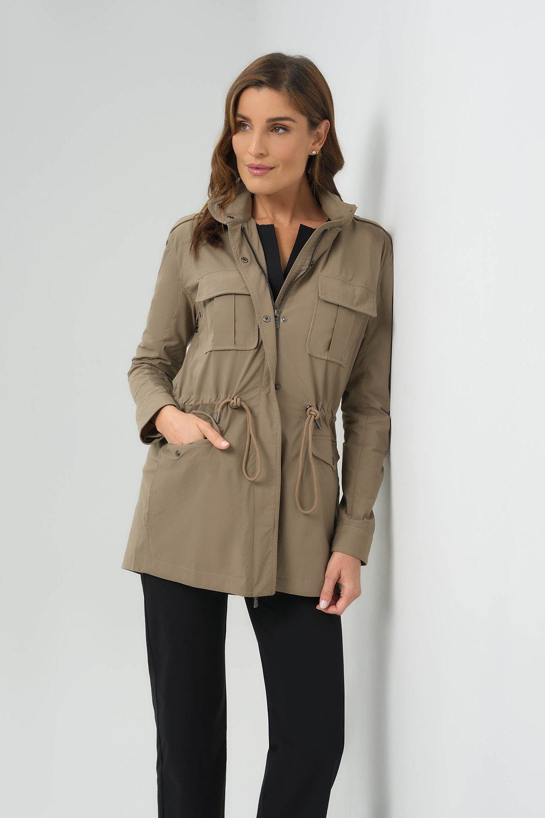 Chaqueta ligera utilitaria con capucha Courtney
