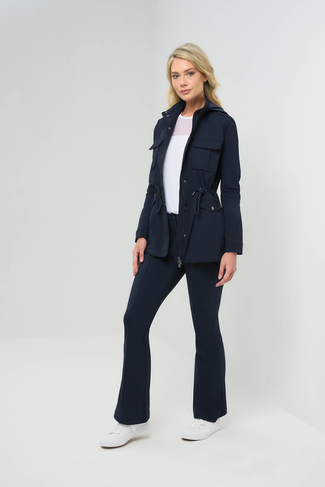 Chaqueta ligera utilitaria con capucha Courtney