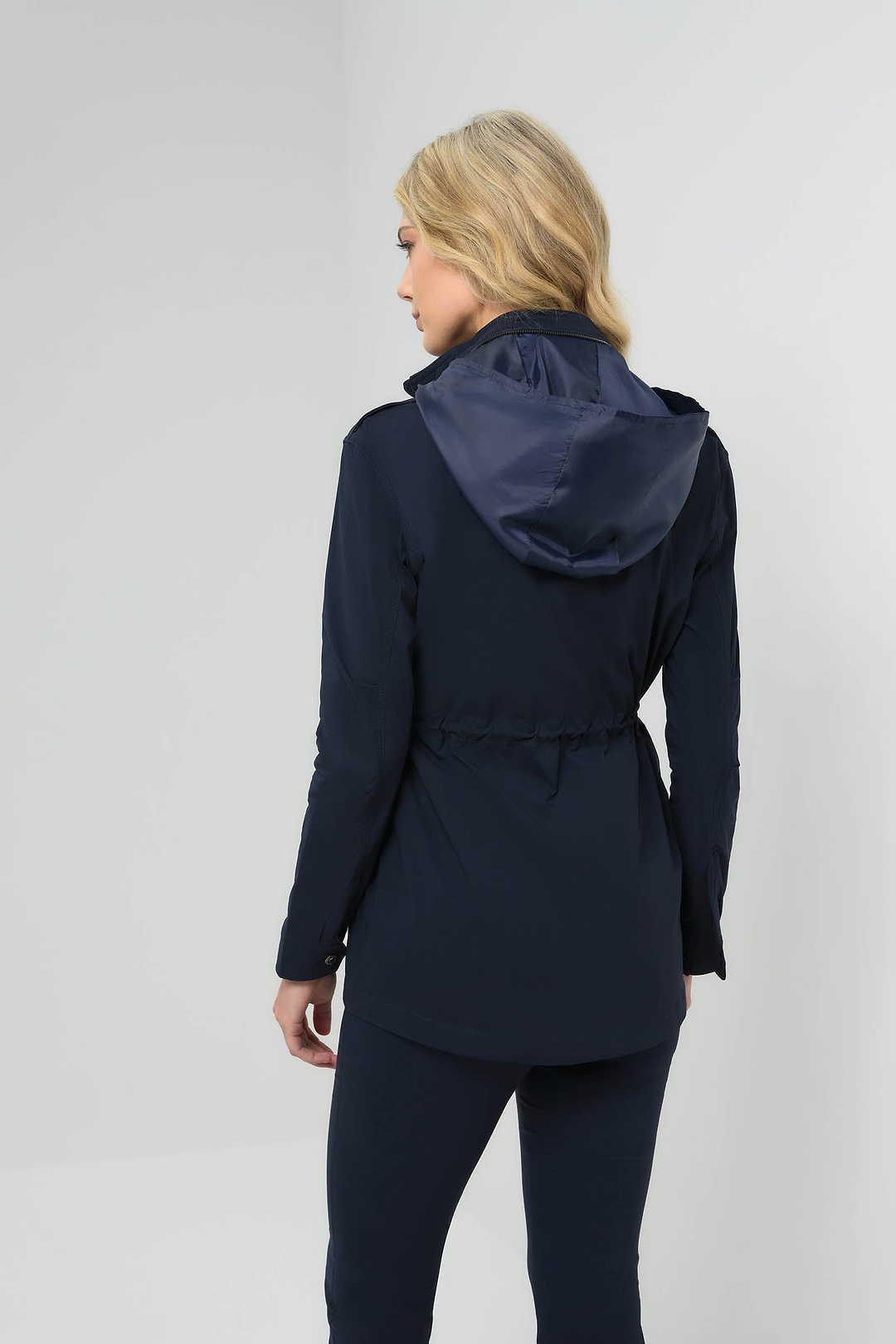 Chaqueta ligera utilitaria con capucha Courtney