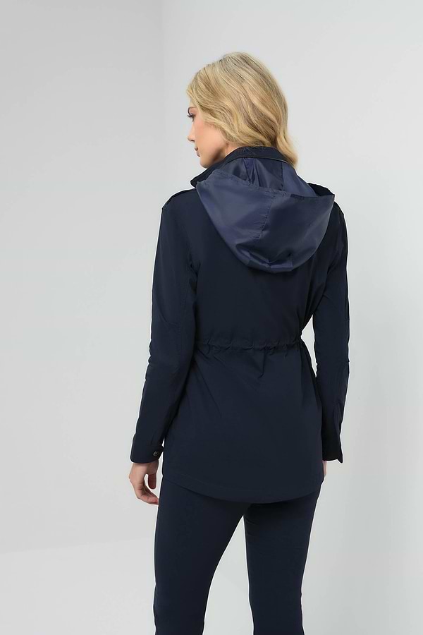 Chaqueta ligera utilitaria con capucha Courtney