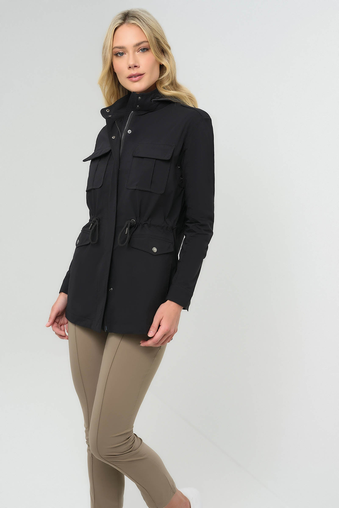 Chaqueta ligera utilitaria con capucha Courtney