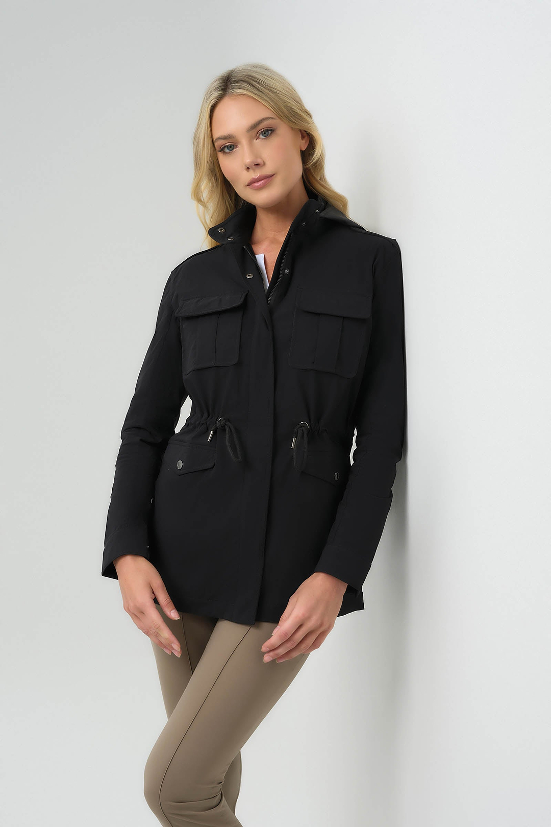 Chaqueta ligera utilitaria con capucha Courtney