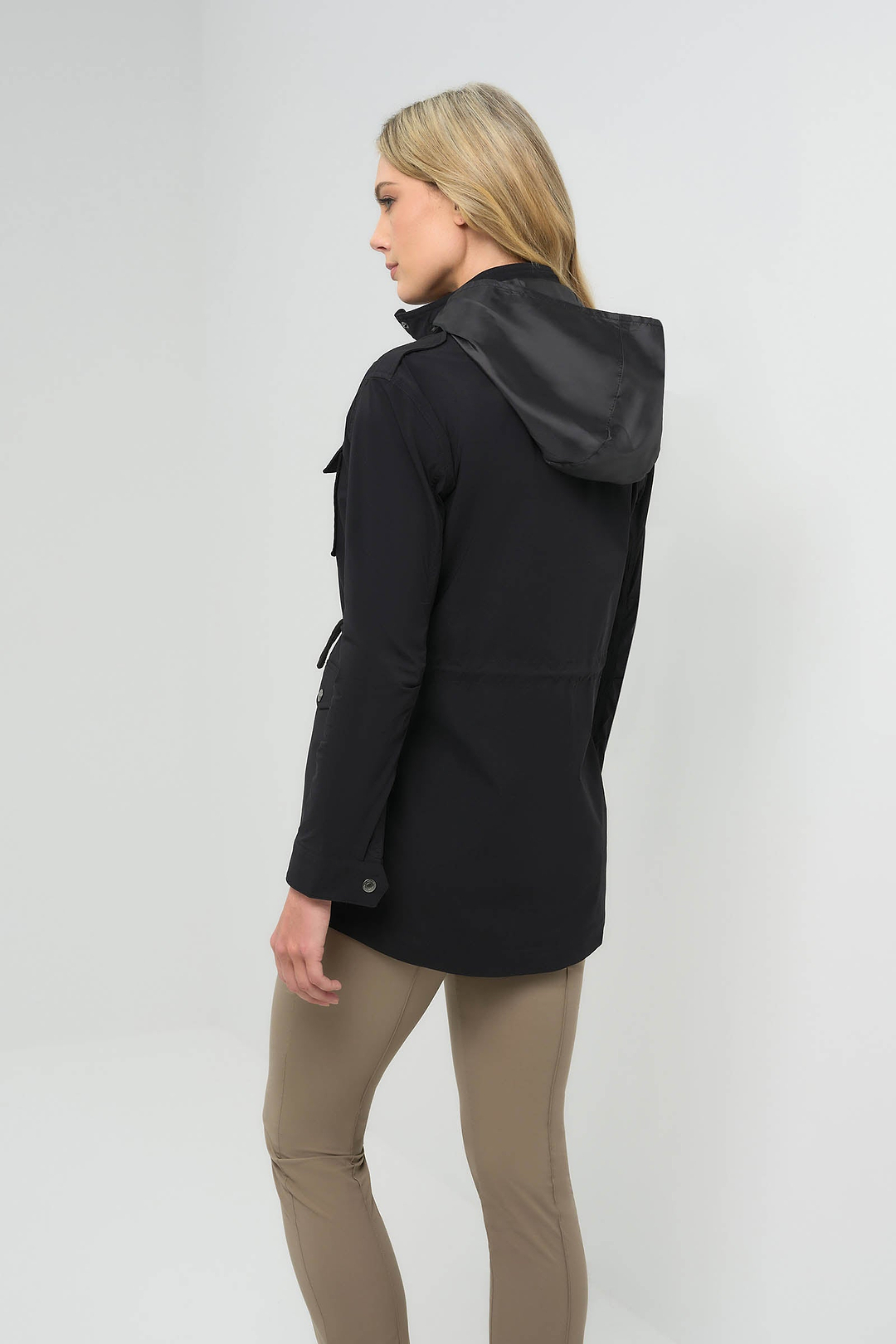 Chaqueta ligera utilitaria con capucha Courtney