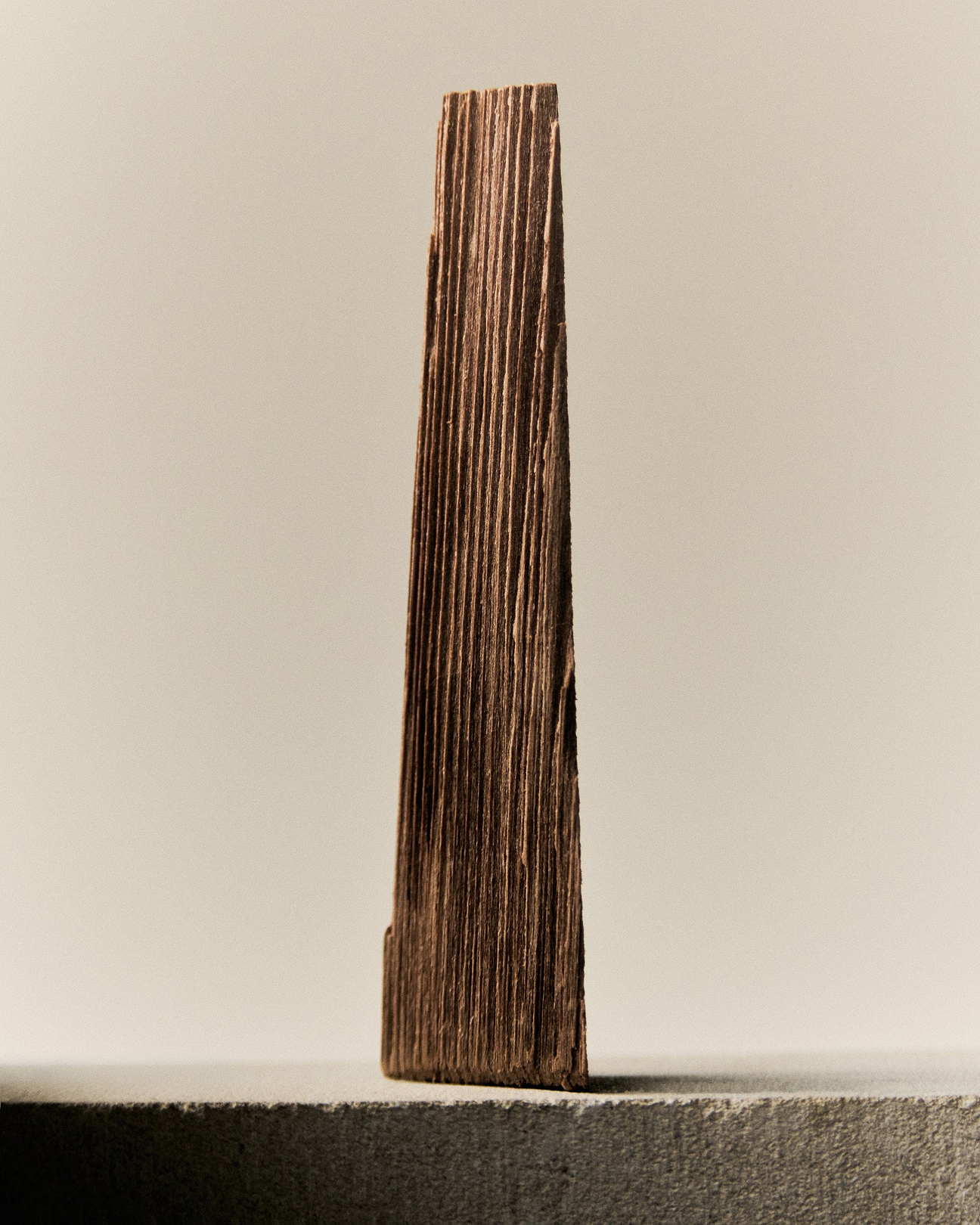 Middle note: Cedarwood