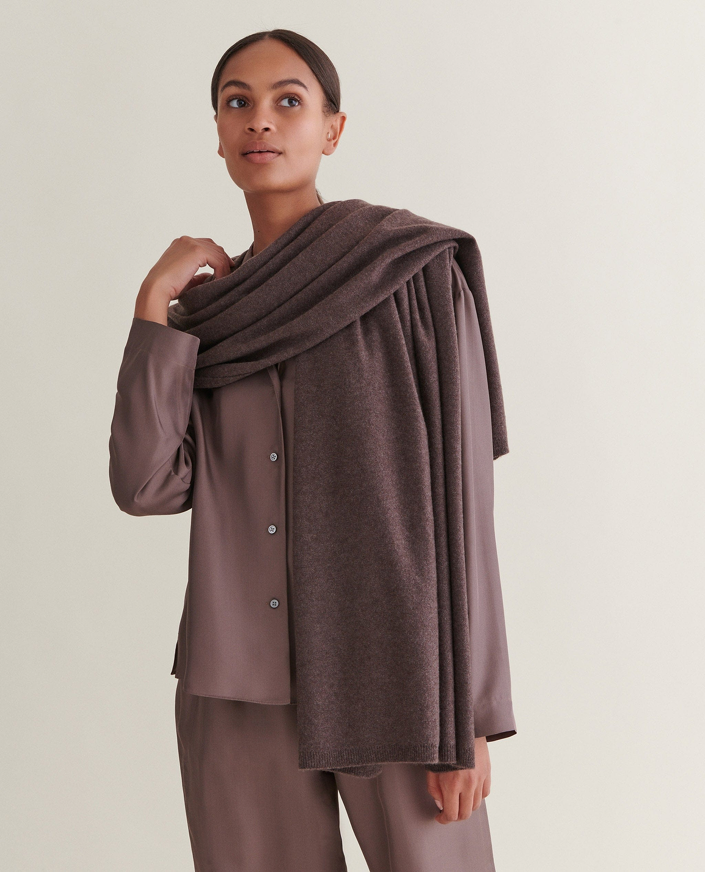 Oversized Finest Cashmere Wrap - Chocolate