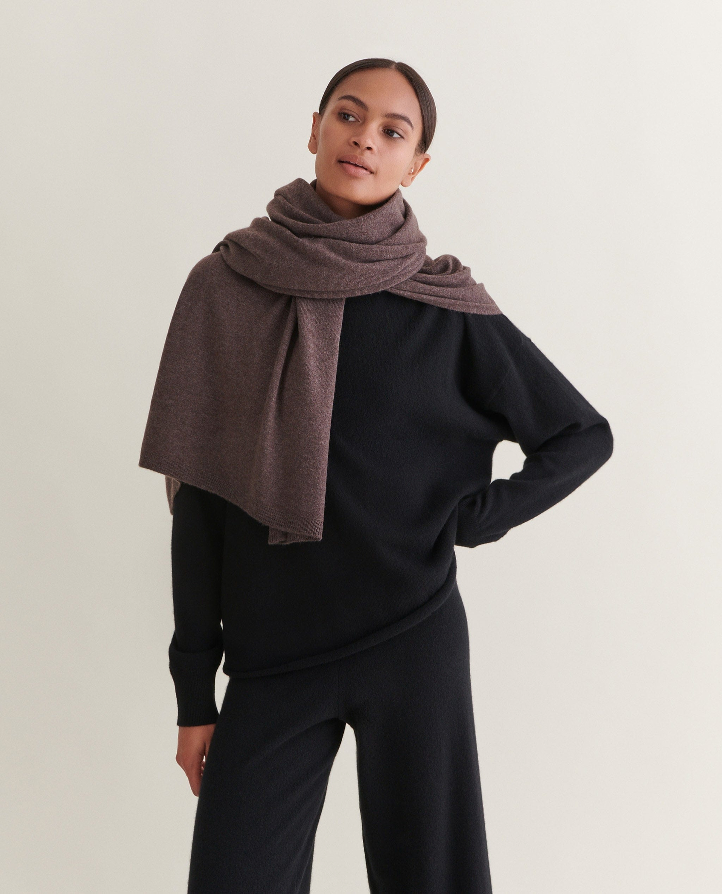Oversized Finest Cashmere Wrap - Chocolate
